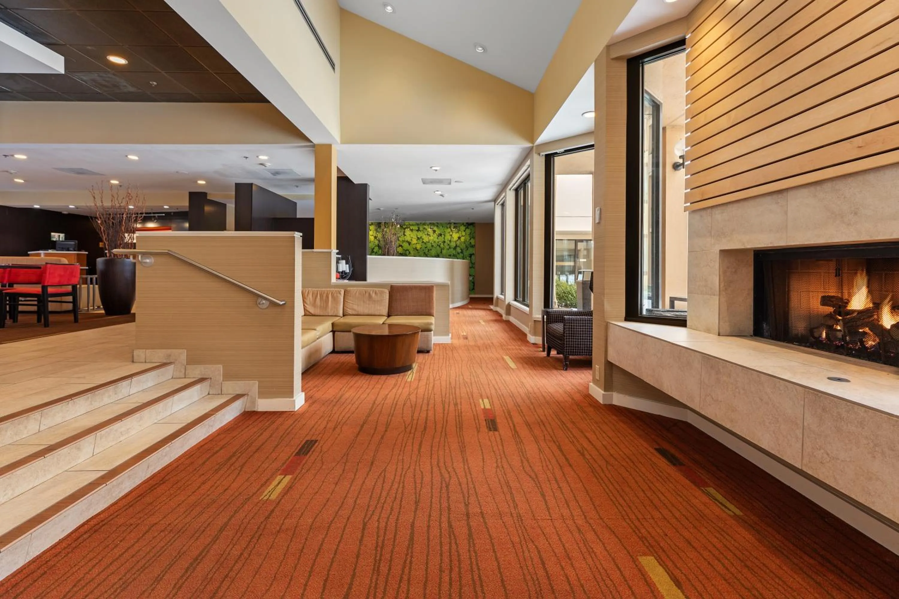 Lobby or reception in Courtyard Toledo Airport Holland