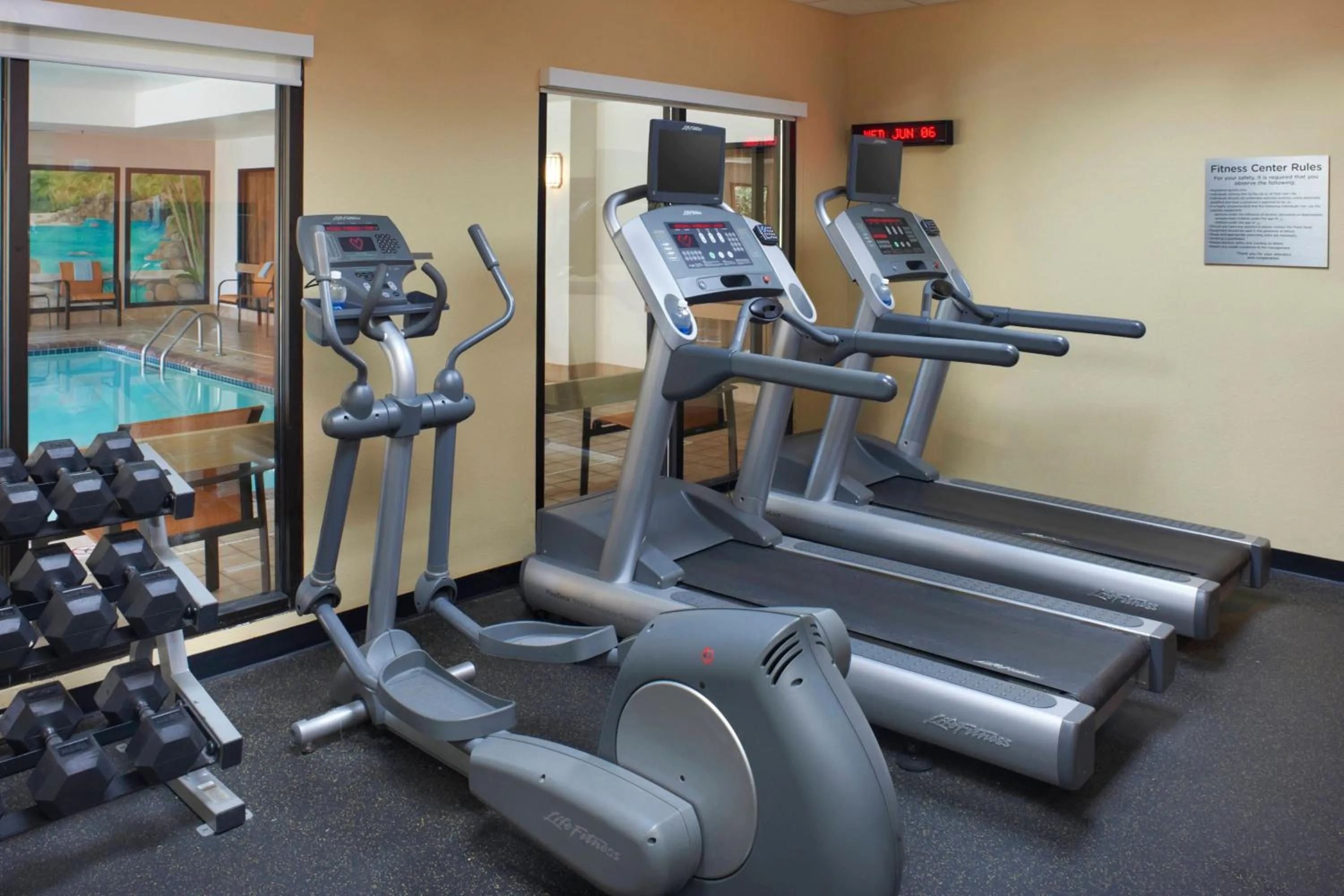Fitness centre/facilities in Courtyard Toledo Rossford/Perrysburg