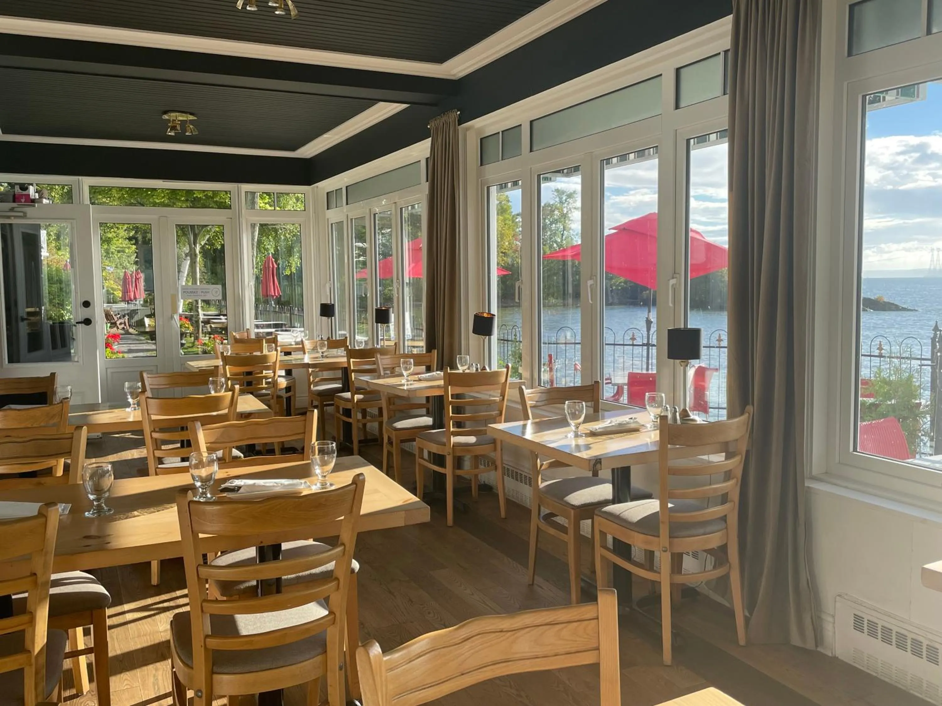 Restaurant/places to eat in Goéliche hotel et appartement