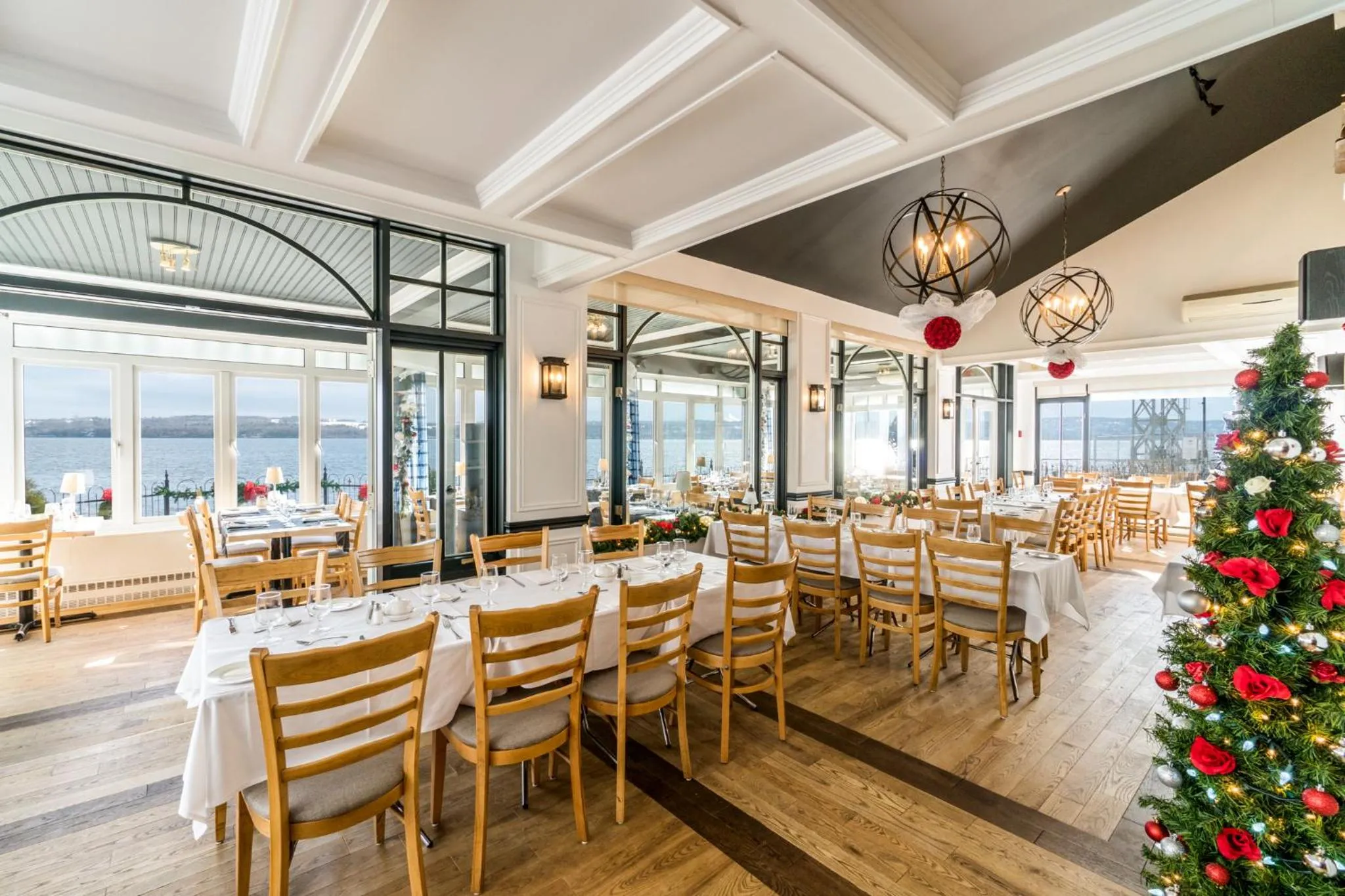 Restaurant/places to eat in Goéliche hotel et appartement