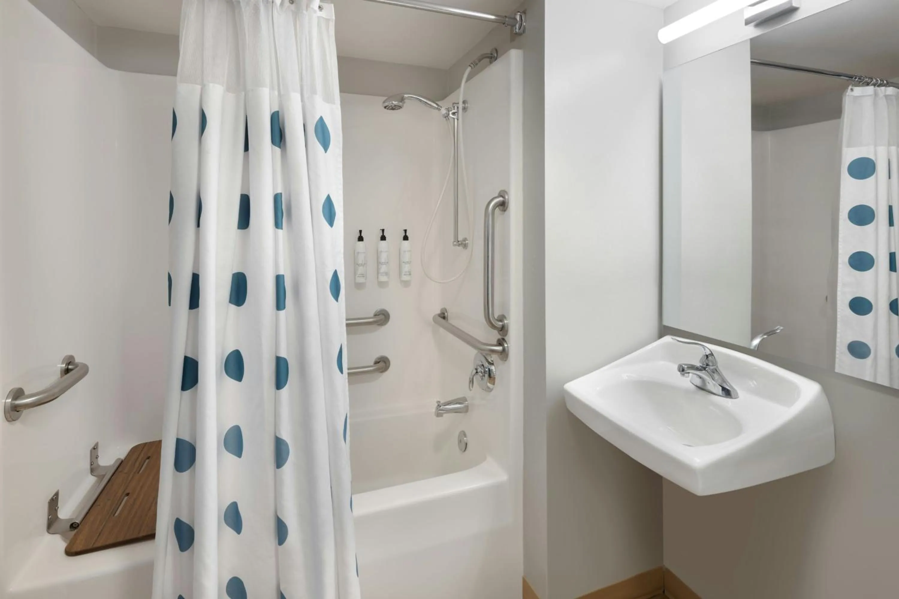 Bathroom in TownePlace Suites by Marriott Findlay