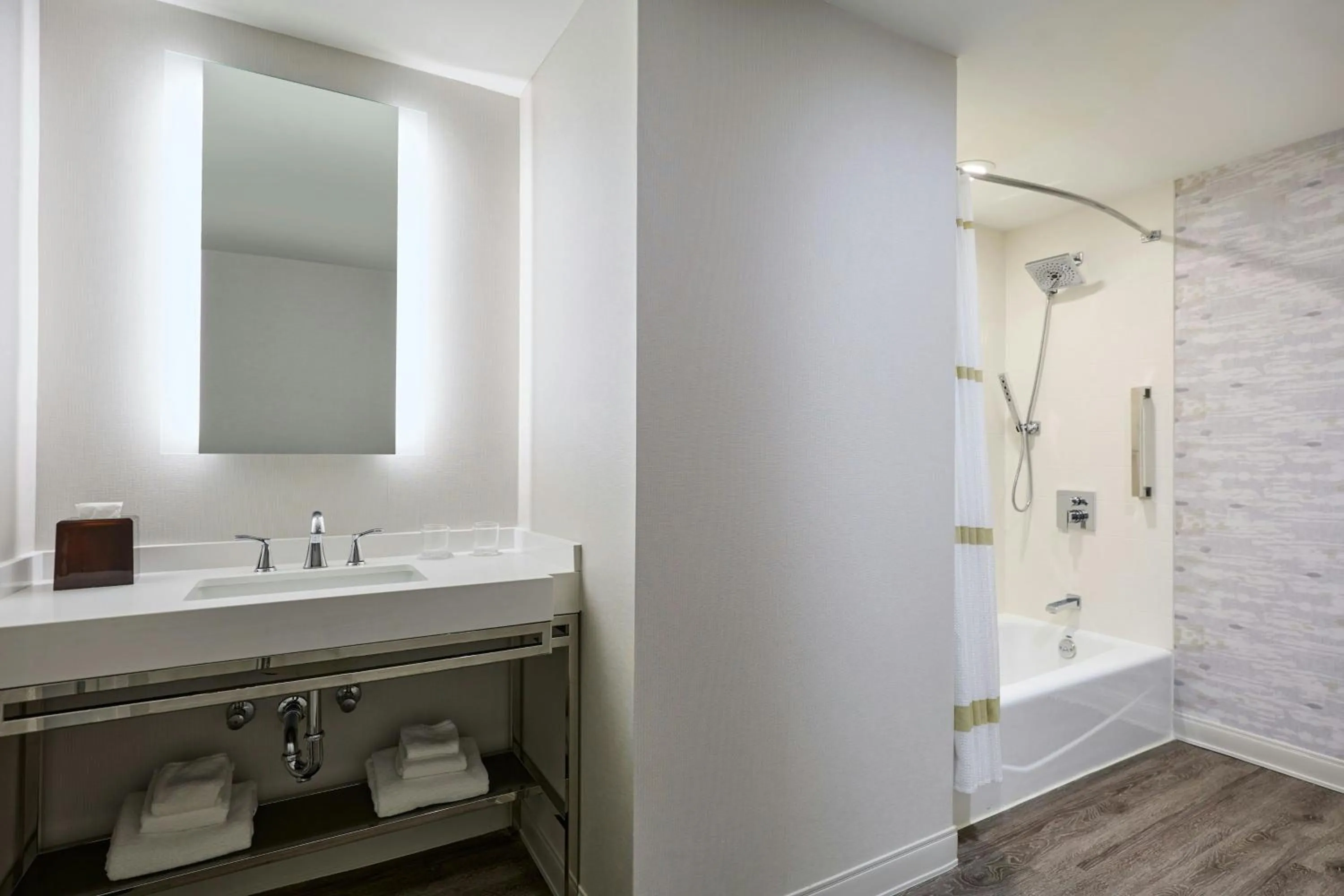 Bathroom in MeadowView Marriott Conference Resort and Convention Center