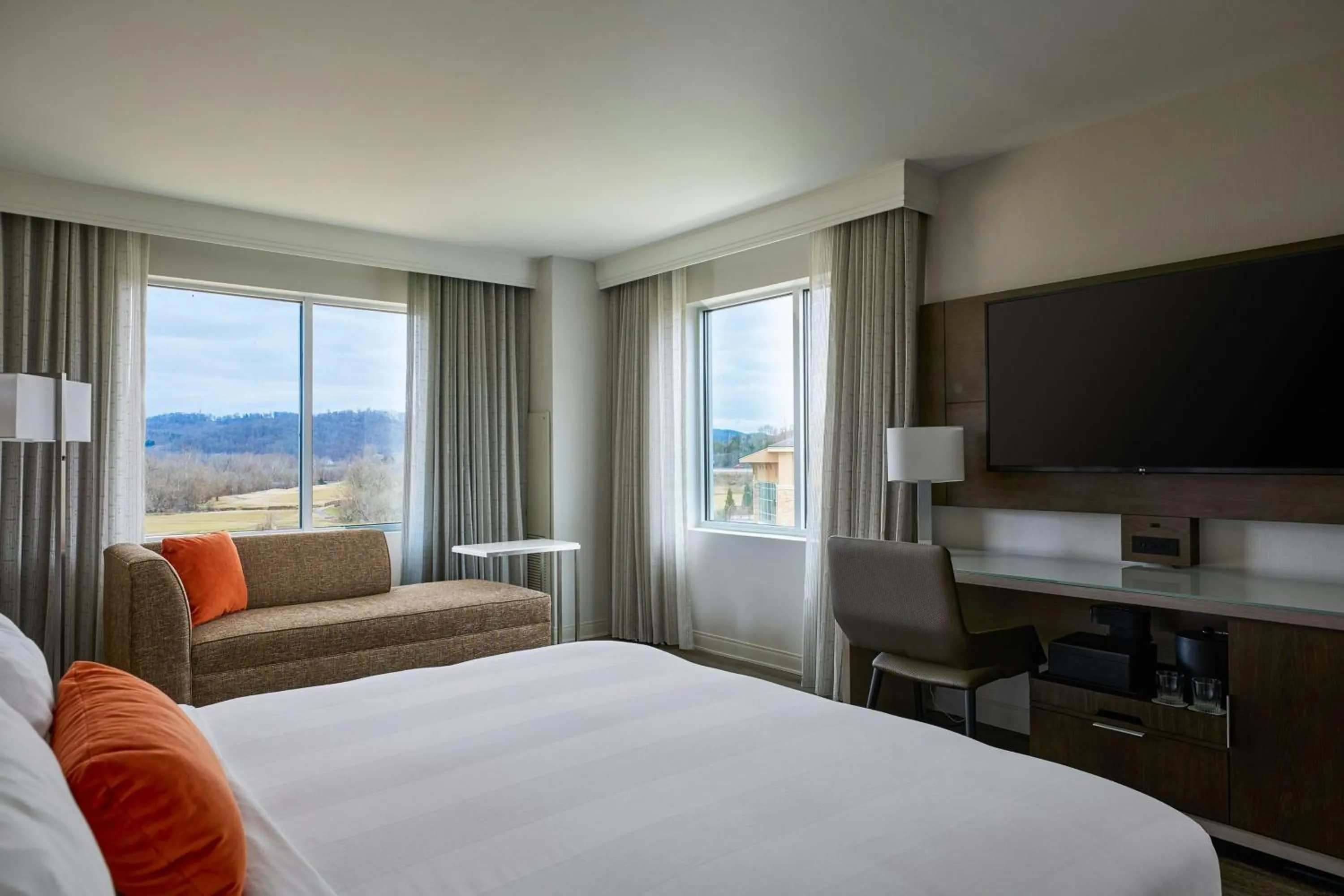 Photo of the whole room, Bed in MeadowView Marriott Conference Resort and Convention Center