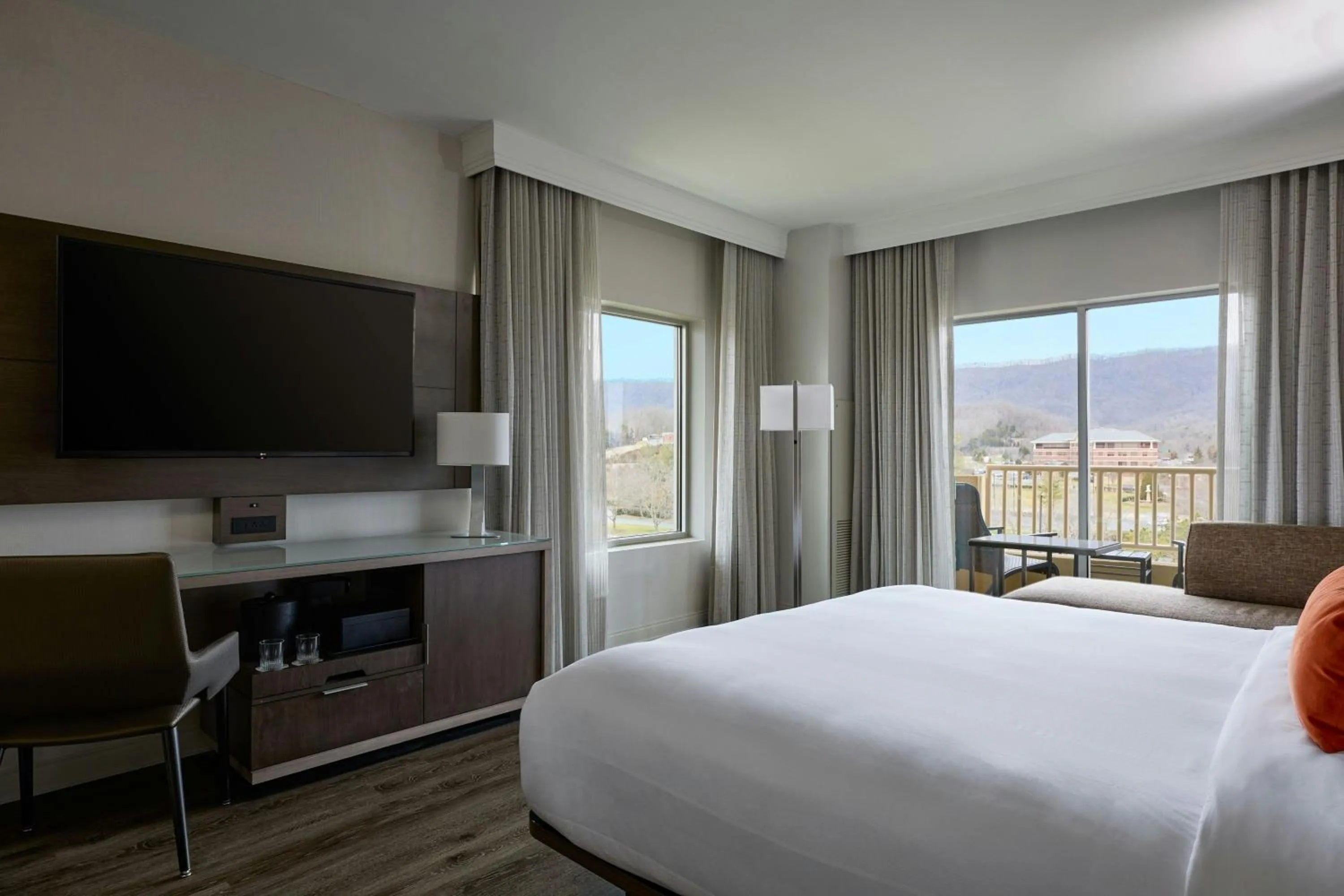 Photo of the whole room, Bed in MeadowView Marriott Conference Resort and Convention Center