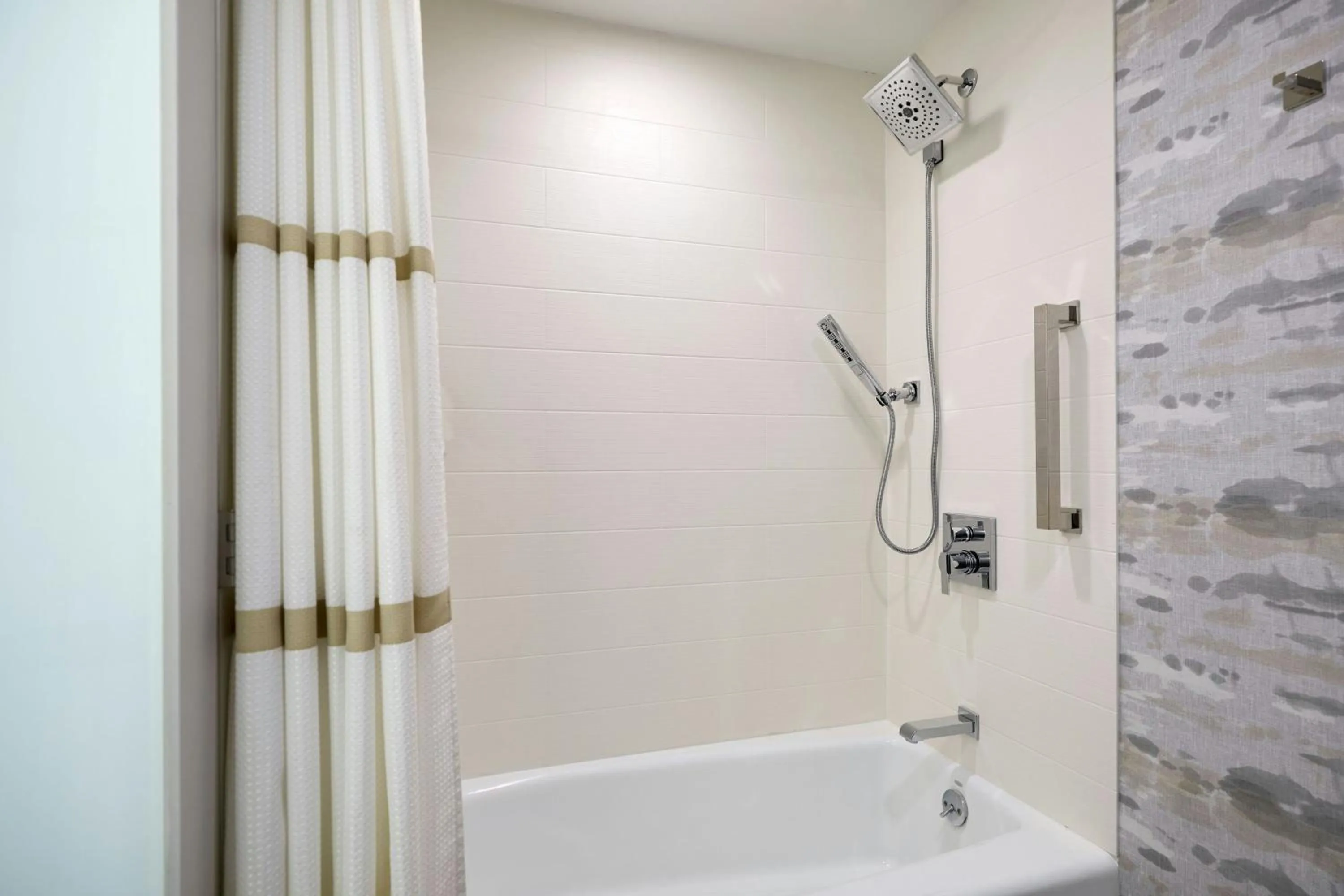 Bathroom in MeadowView Marriott Conference Resort and Convention Center