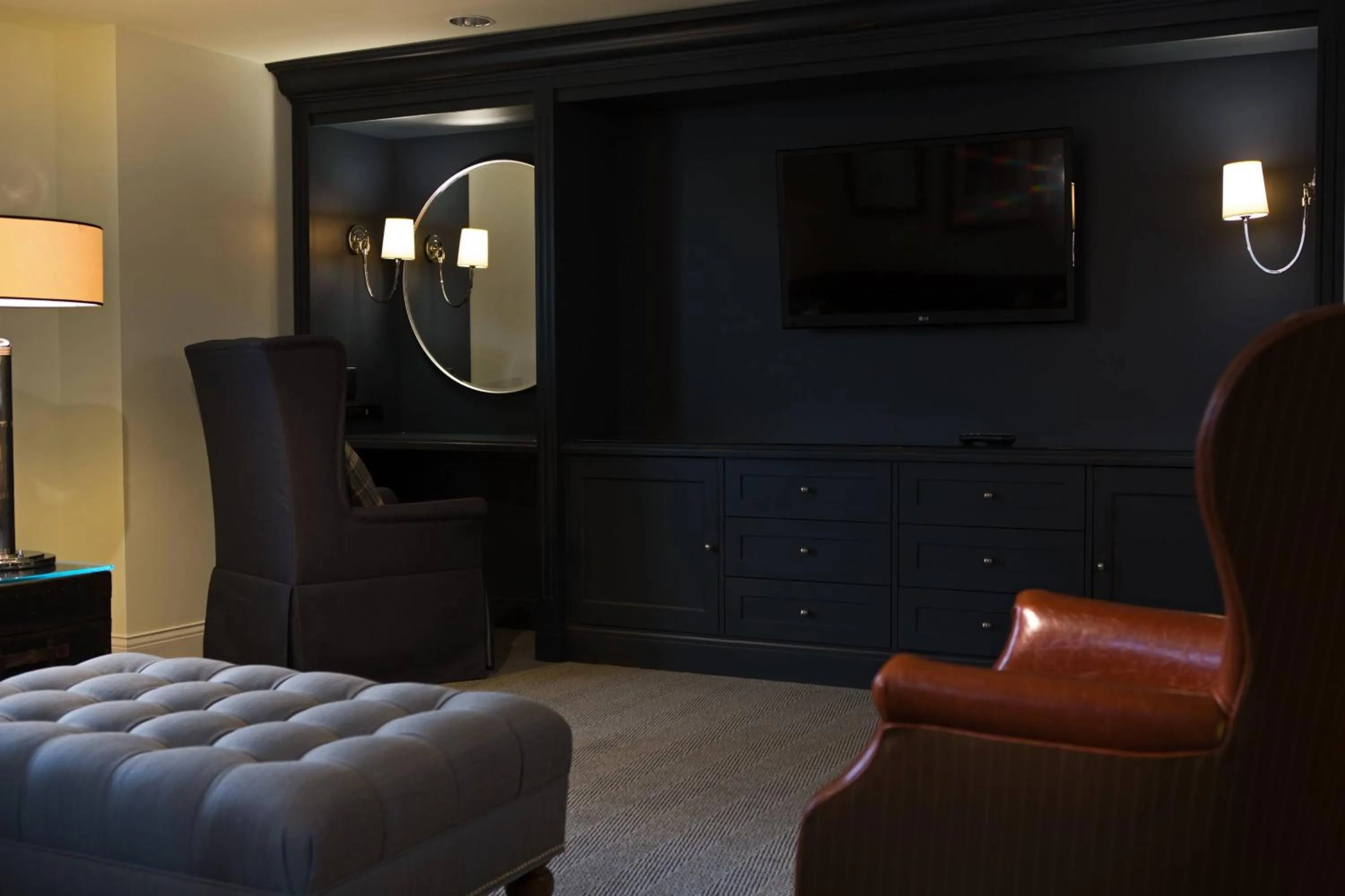 Living room in College Park Marriott Hotel & Conference Center