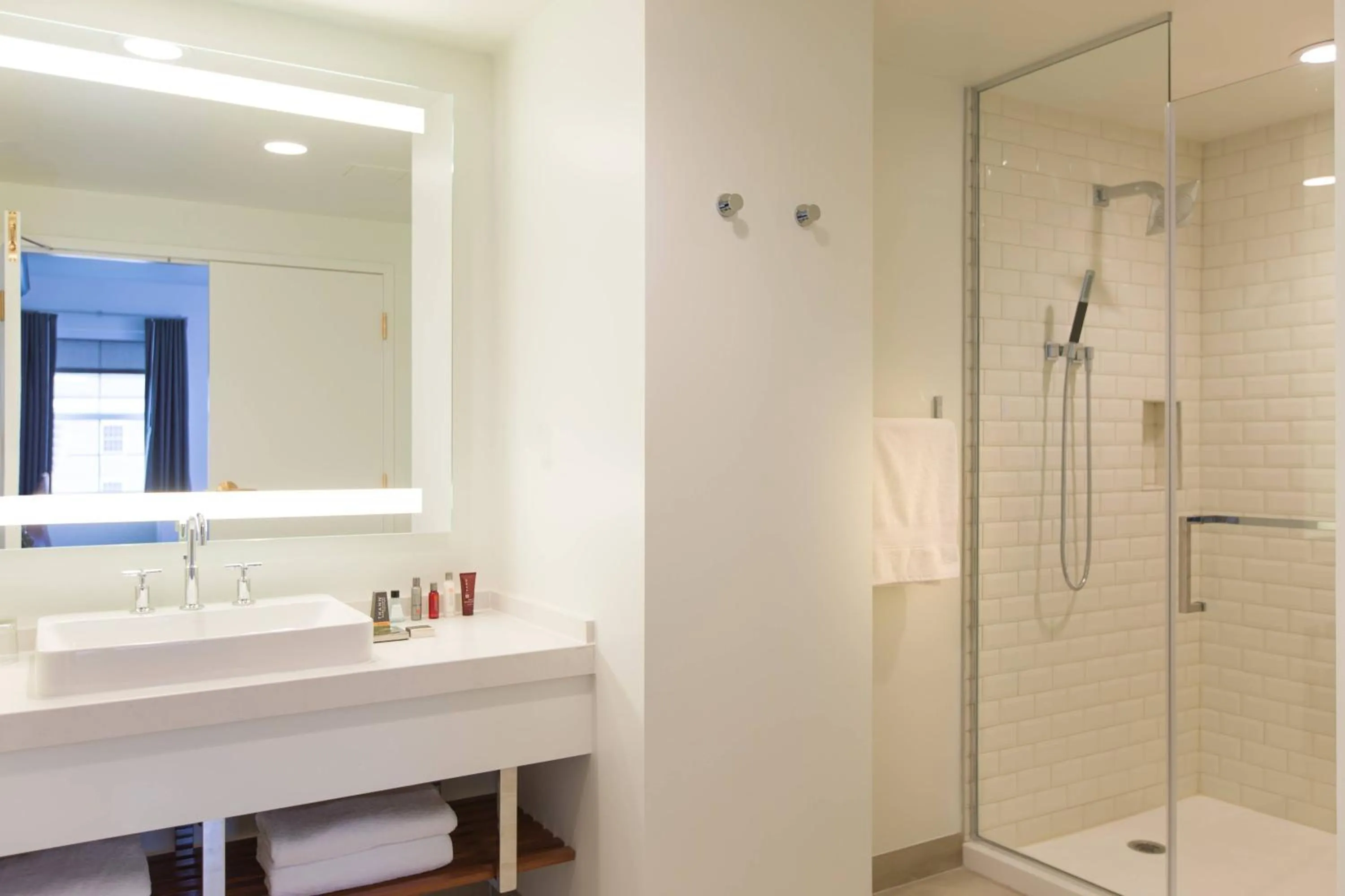 Bathroom in College Park Marriott Hotel & Conference Center