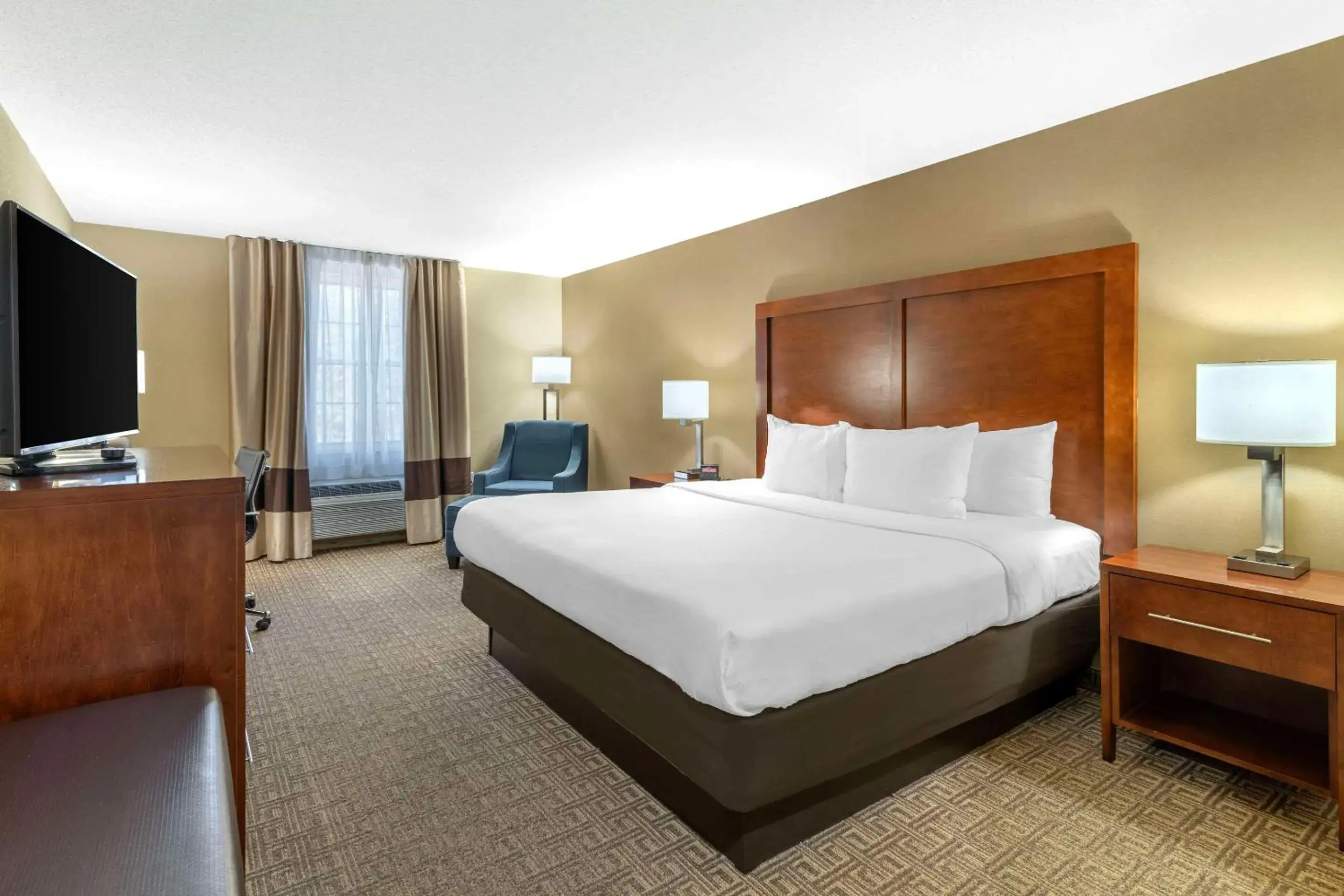 Bedroom, Bed in Comfort Inn & Suites Dover-Portsmouth Bedroom, Bed in Comfort Inn & Suites Dover-Portsmouth