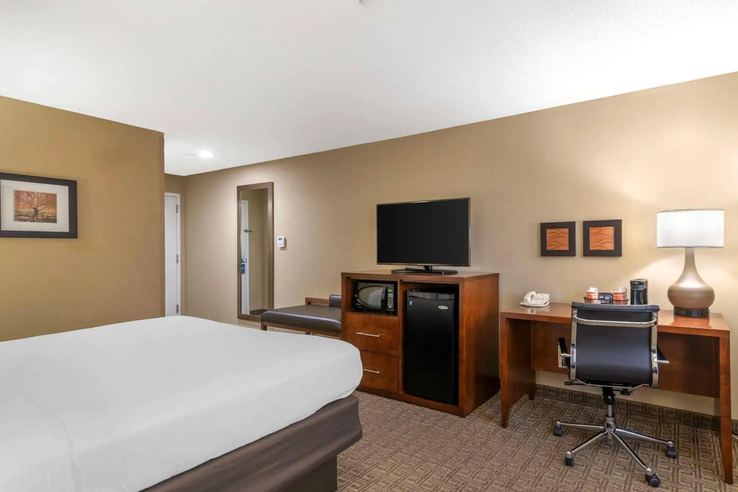 Bedroom, Bed in Comfort Inn & Suites Dover-Portsmouth Bedroom, Bed in Comfort Inn & Suites Dover-Portsmouth