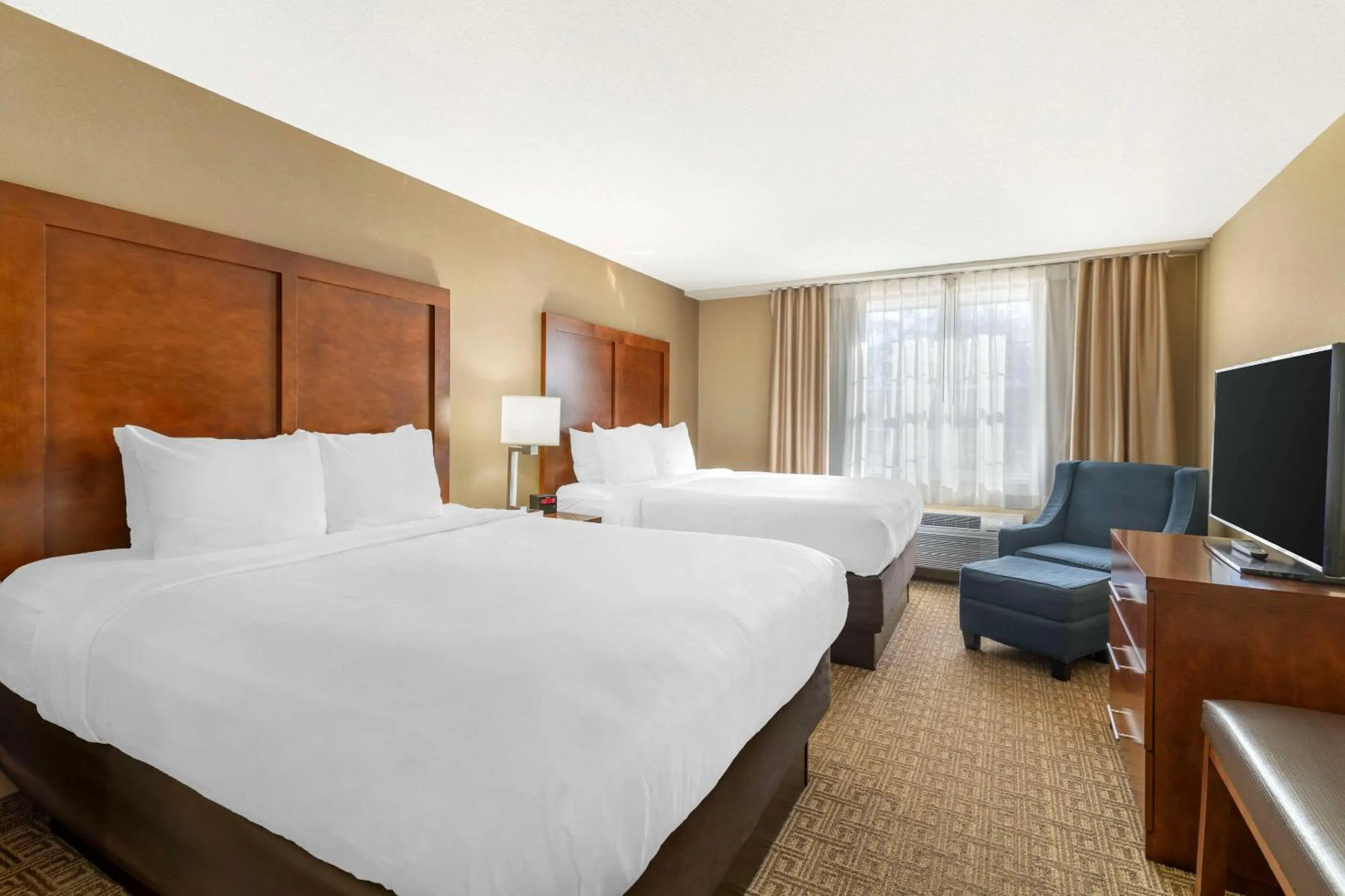 Bedroom, Bed in Comfort Inn & Suites Dover-Portsmouth