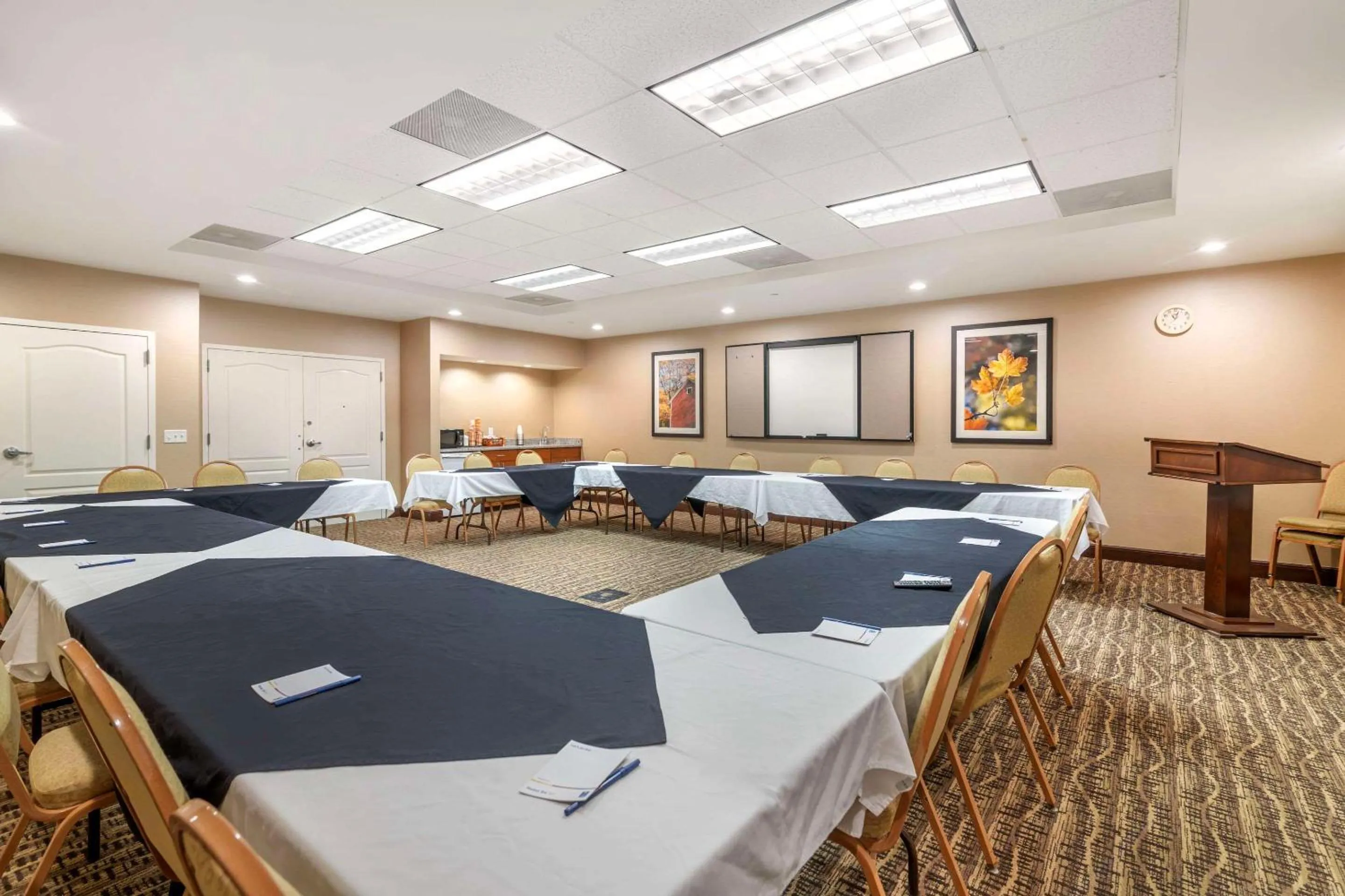 Meeting/conference room in Comfort Inn & Suites Dover-Portsmouth