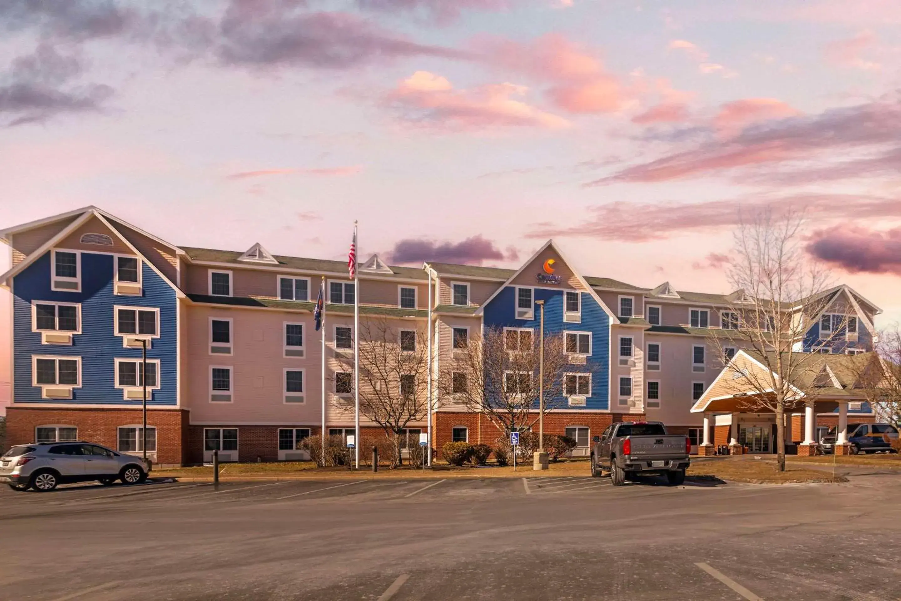 Property building in Comfort Inn & Suites Dover-Portsmouth Property building in Comfort Inn & Suites Dover-Portsmouth