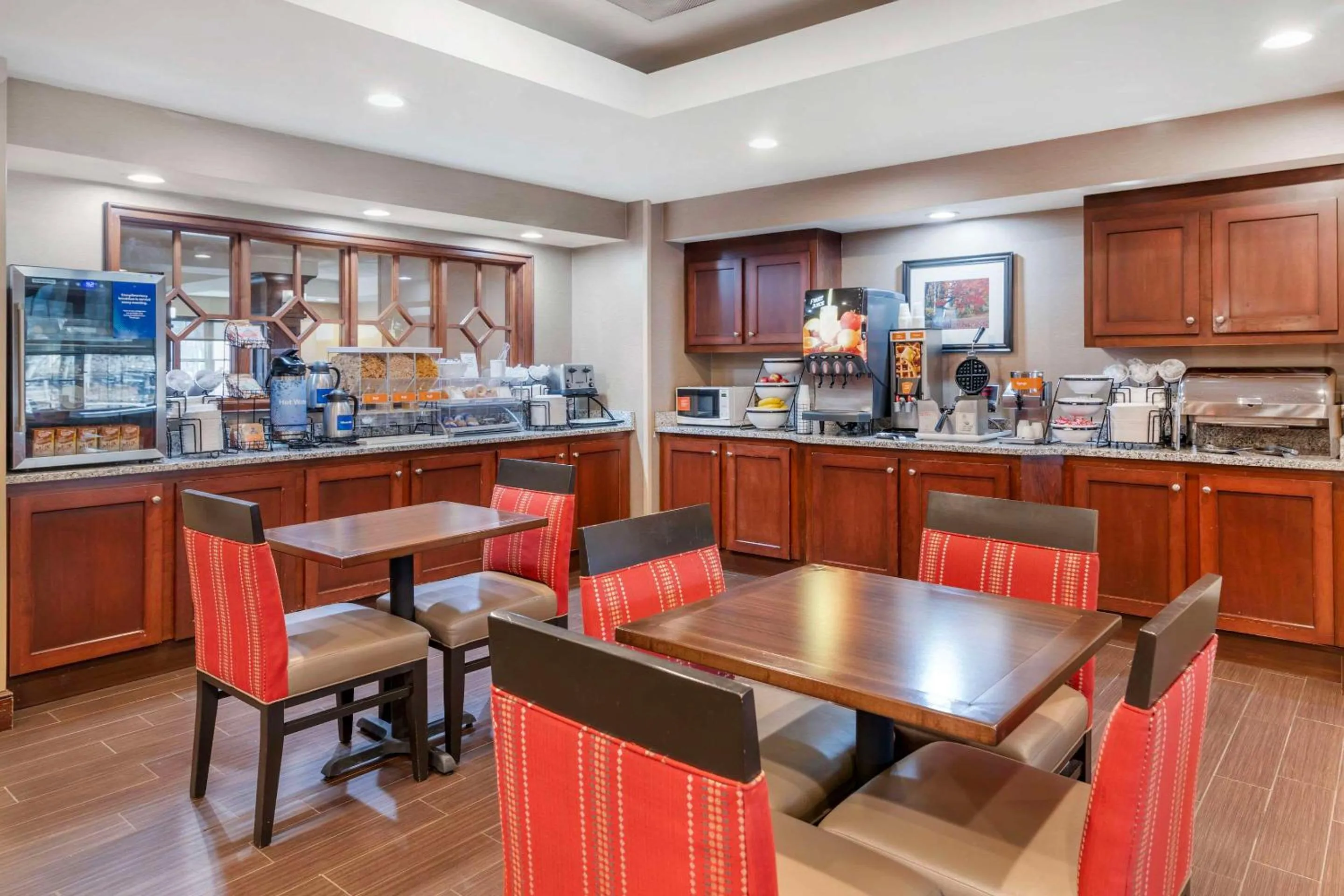 Breakfast in Comfort Inn & Suites Dover-Portsmouth