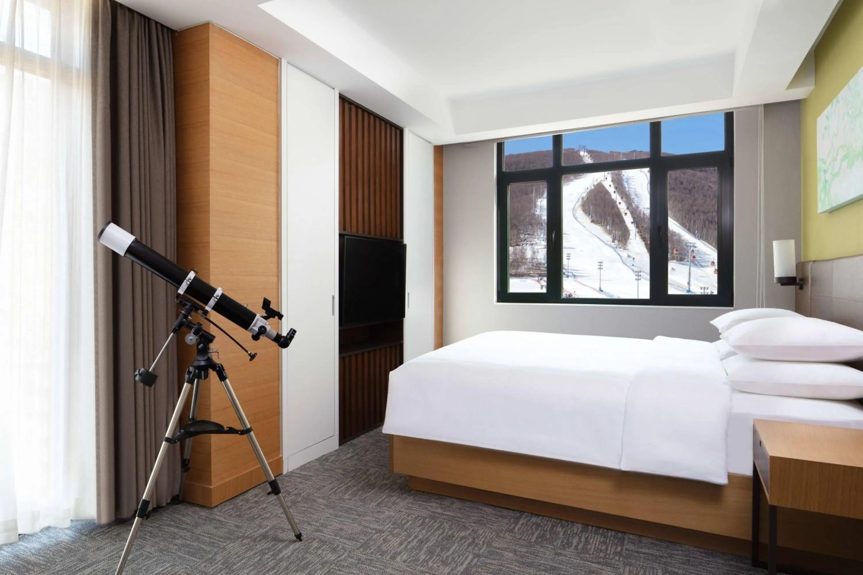 Photo of the whole room, Bed in Element Chongli