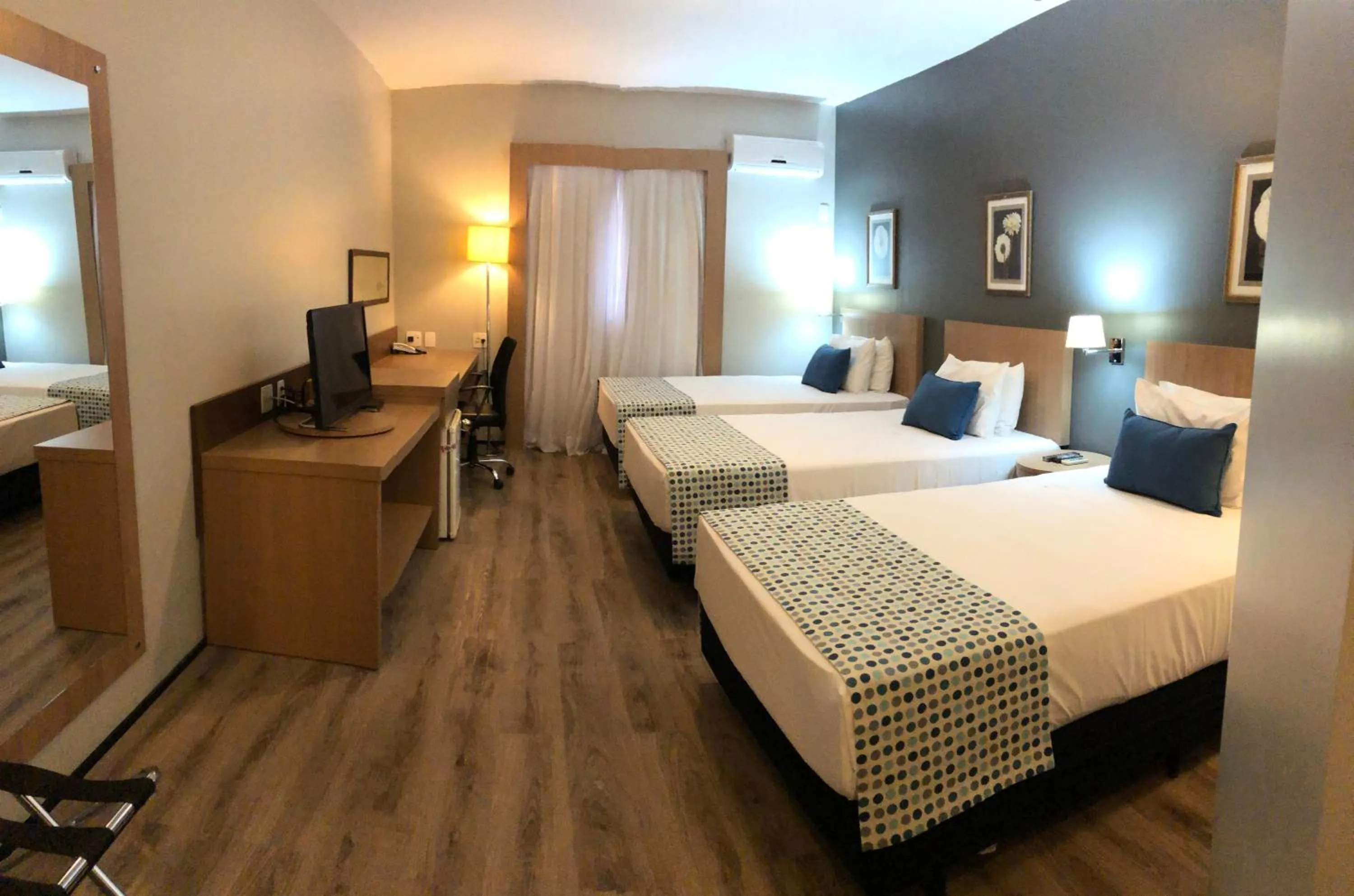 Bedroom, Bed in Comfort Suites Flamboyant Goiânia