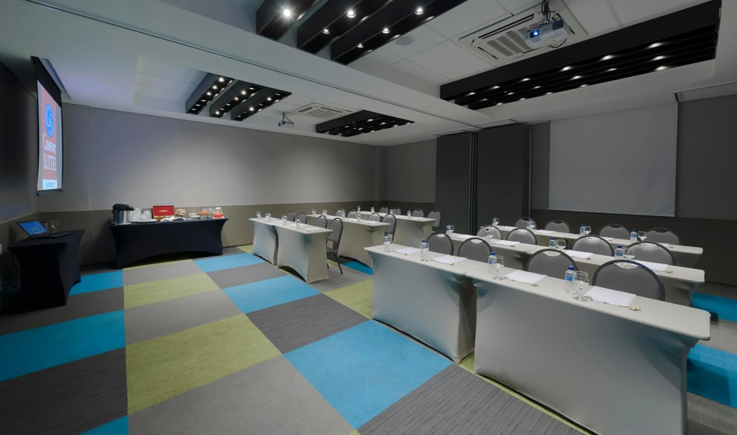 Meeting/conference room in Comfort Suites Flamboyant Goiânia