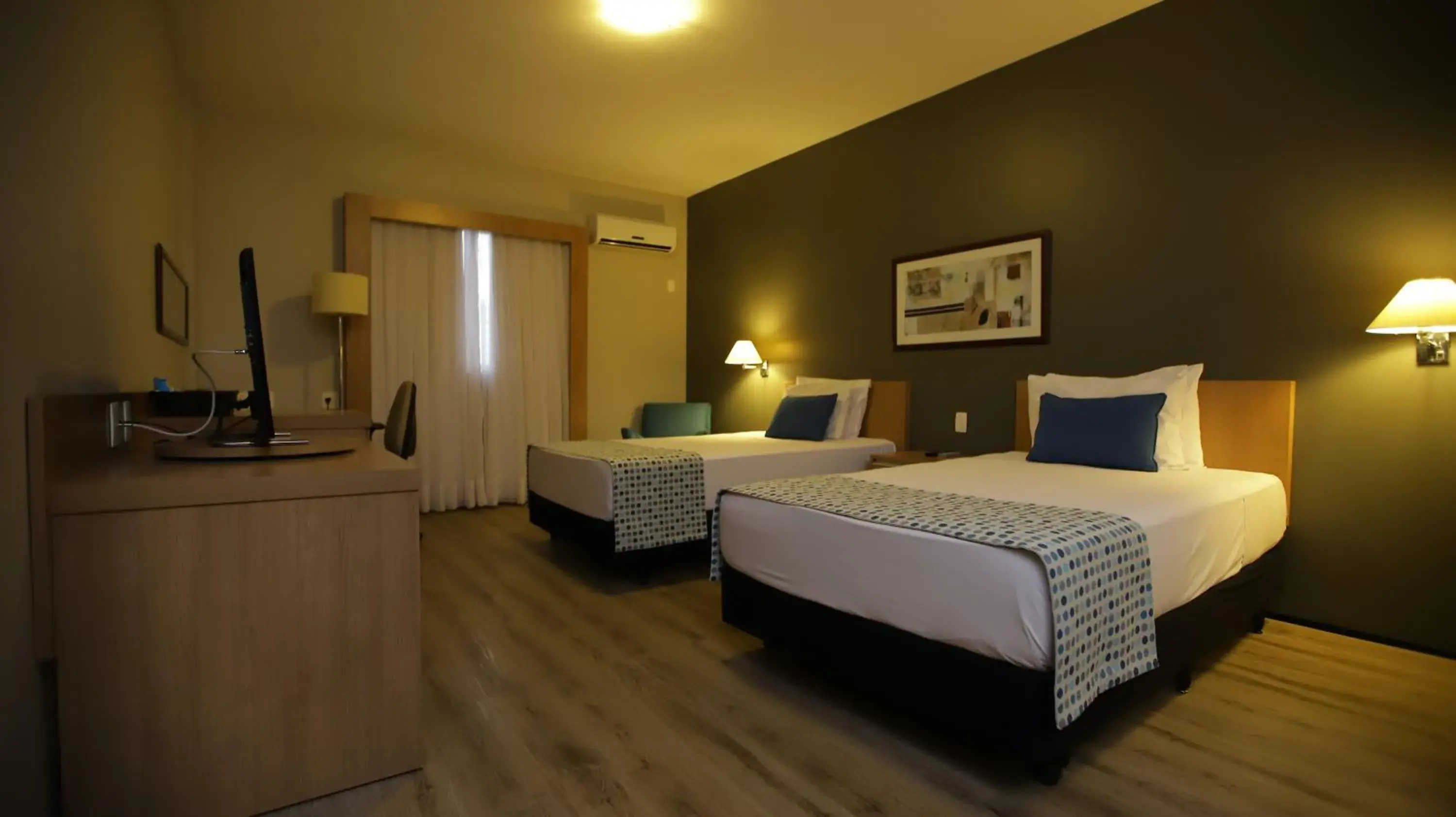 Bedroom, Bed in Comfort Suites Flamboyant Goiânia Bedroom, Bed in Comfort Suites Flamboyant Goiânia