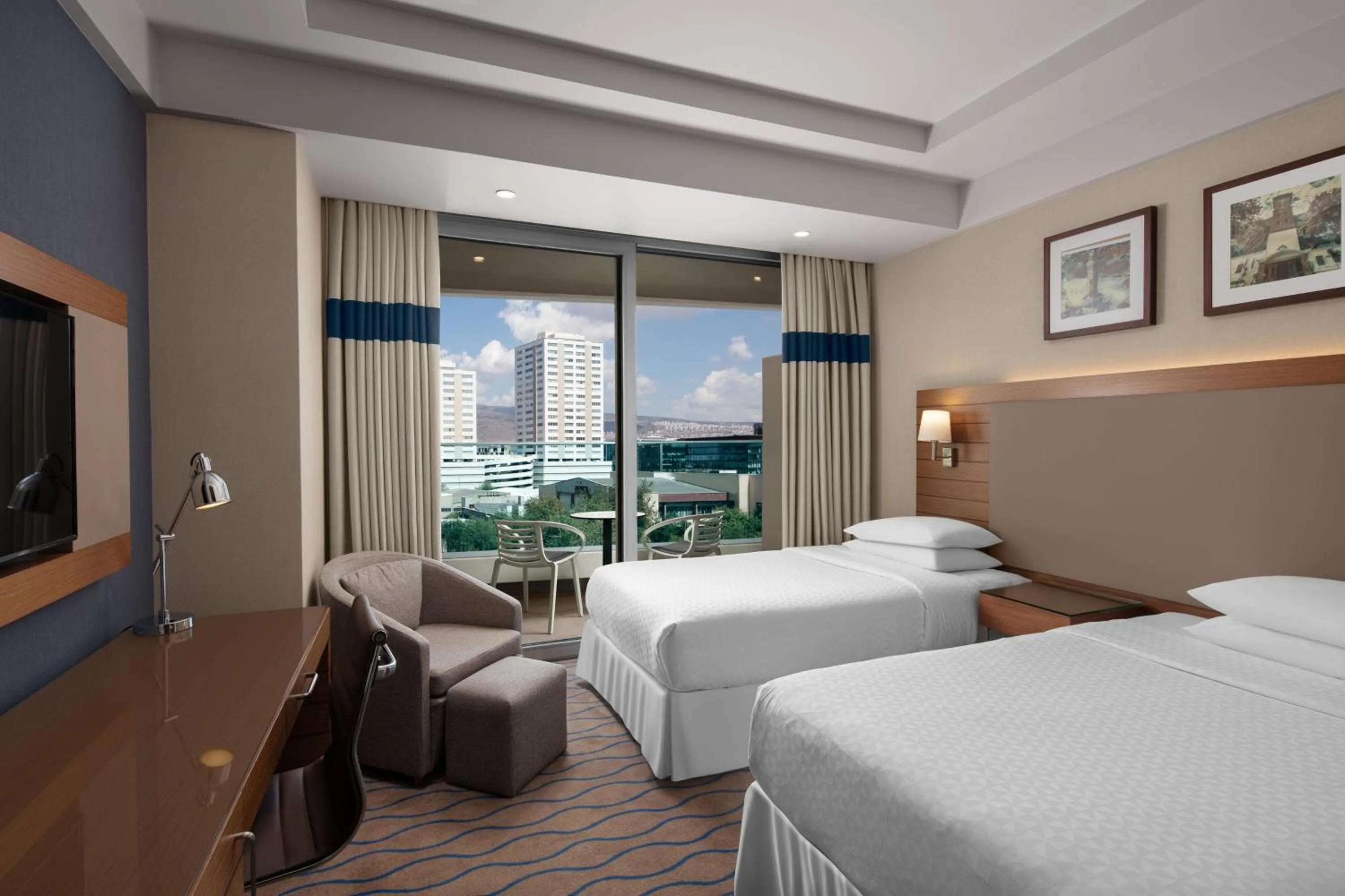 Photo of the whole room, Bed in Four Points by Sheraton Izmir