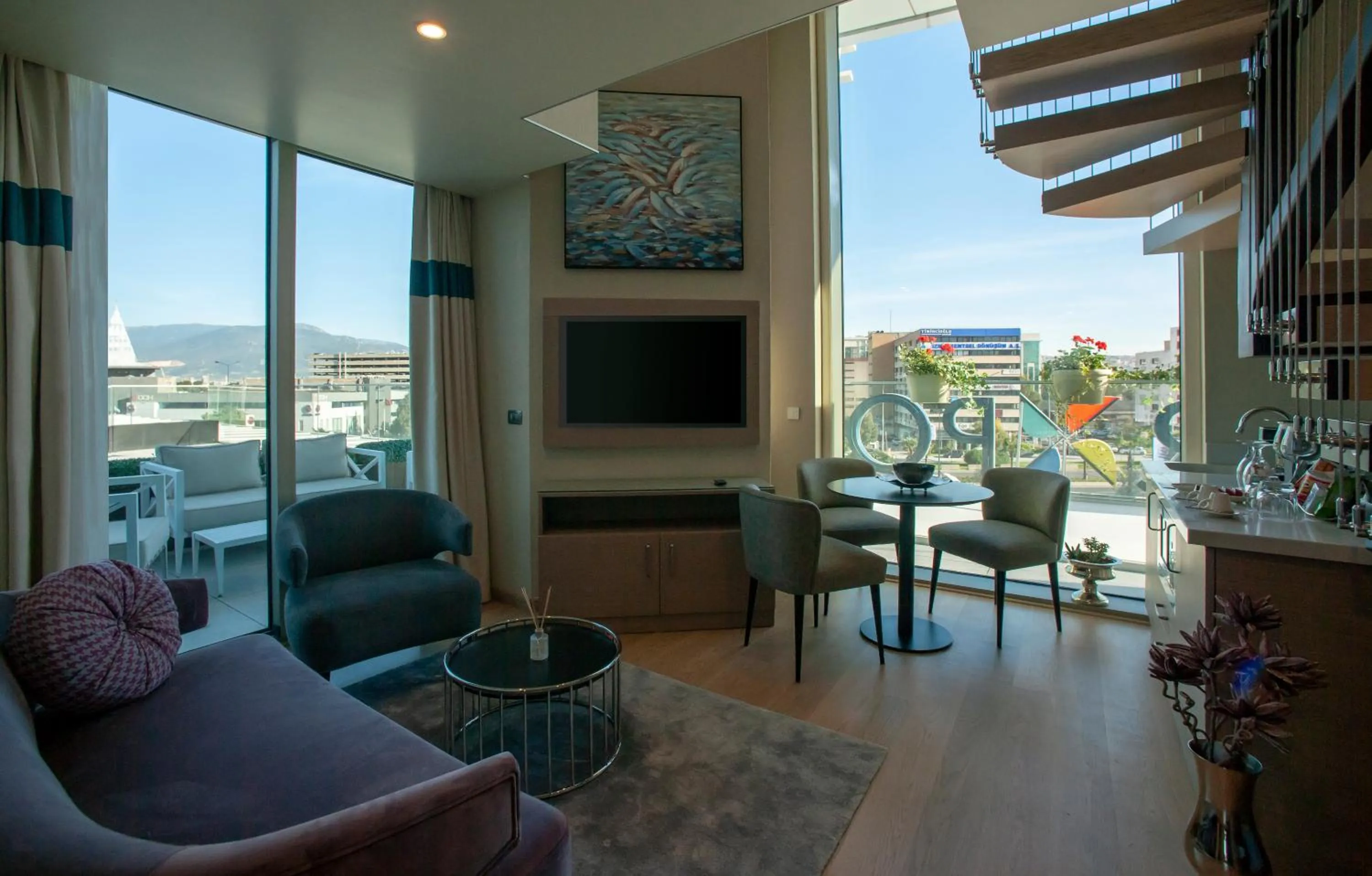 Living room in Four Points by Sheraton Izmir