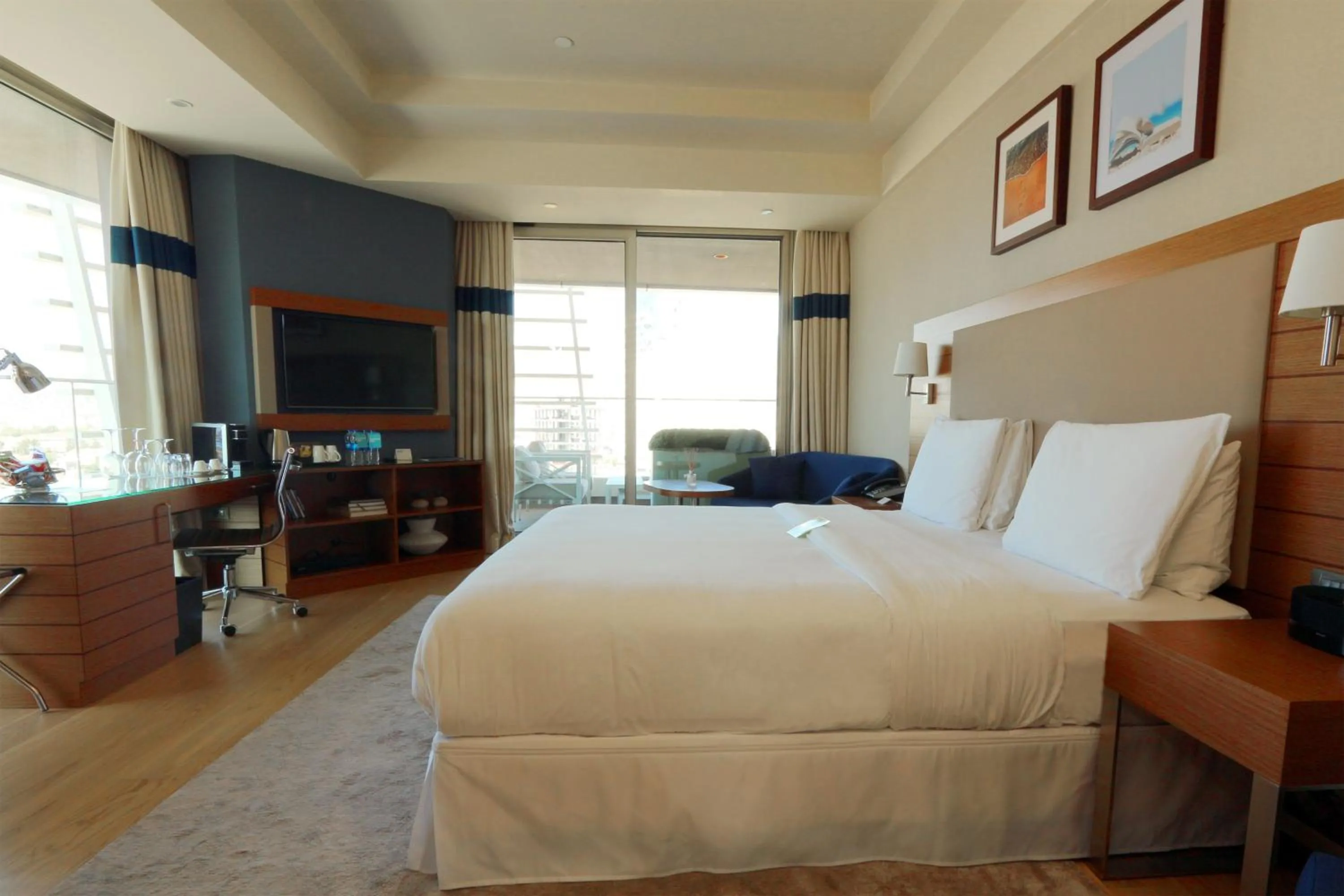 Photo of the whole room, Bed in Four Points by Sheraton Izmir