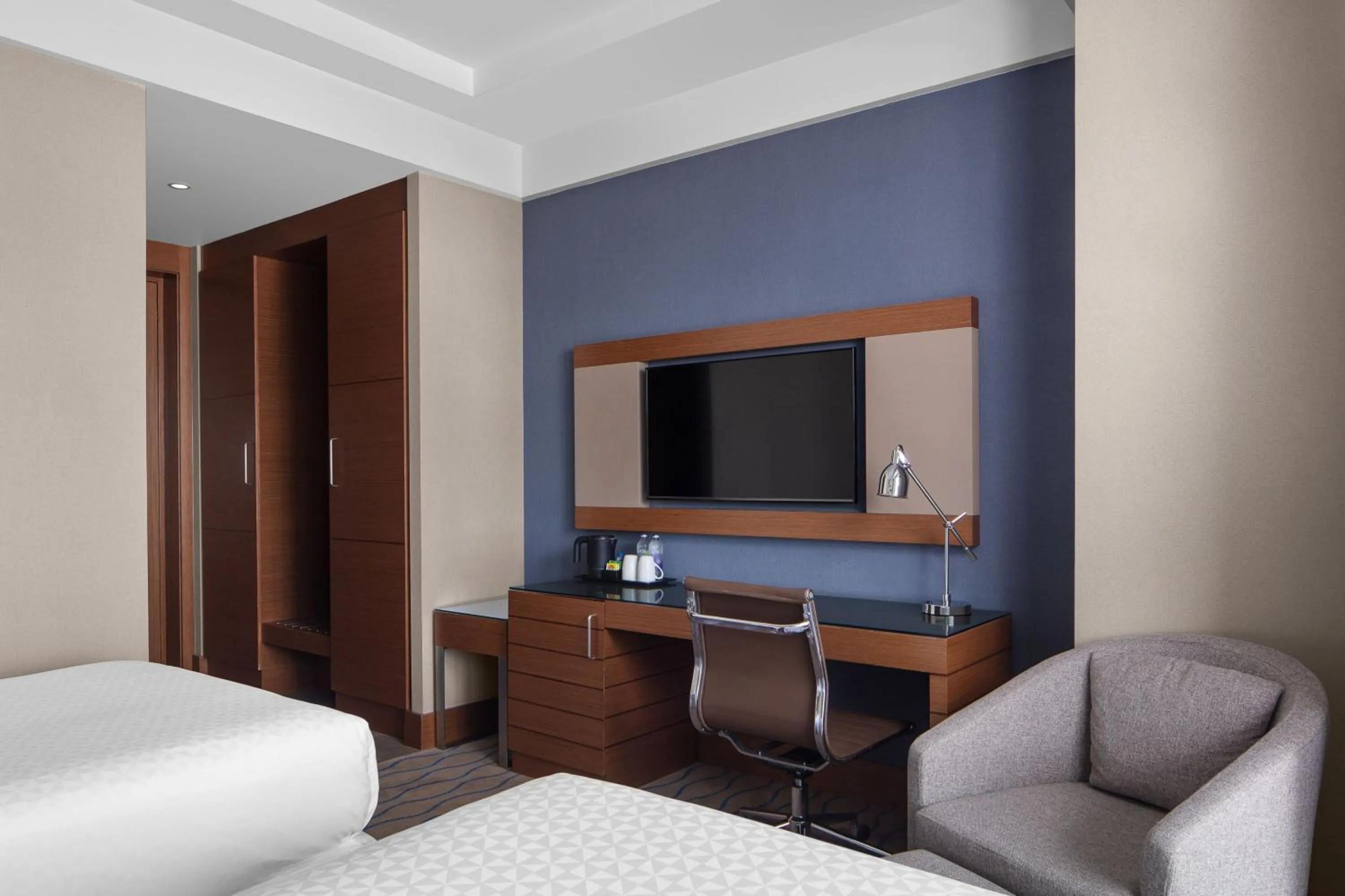 Photo of the whole room, Bed in Four Points by Sheraton Izmir