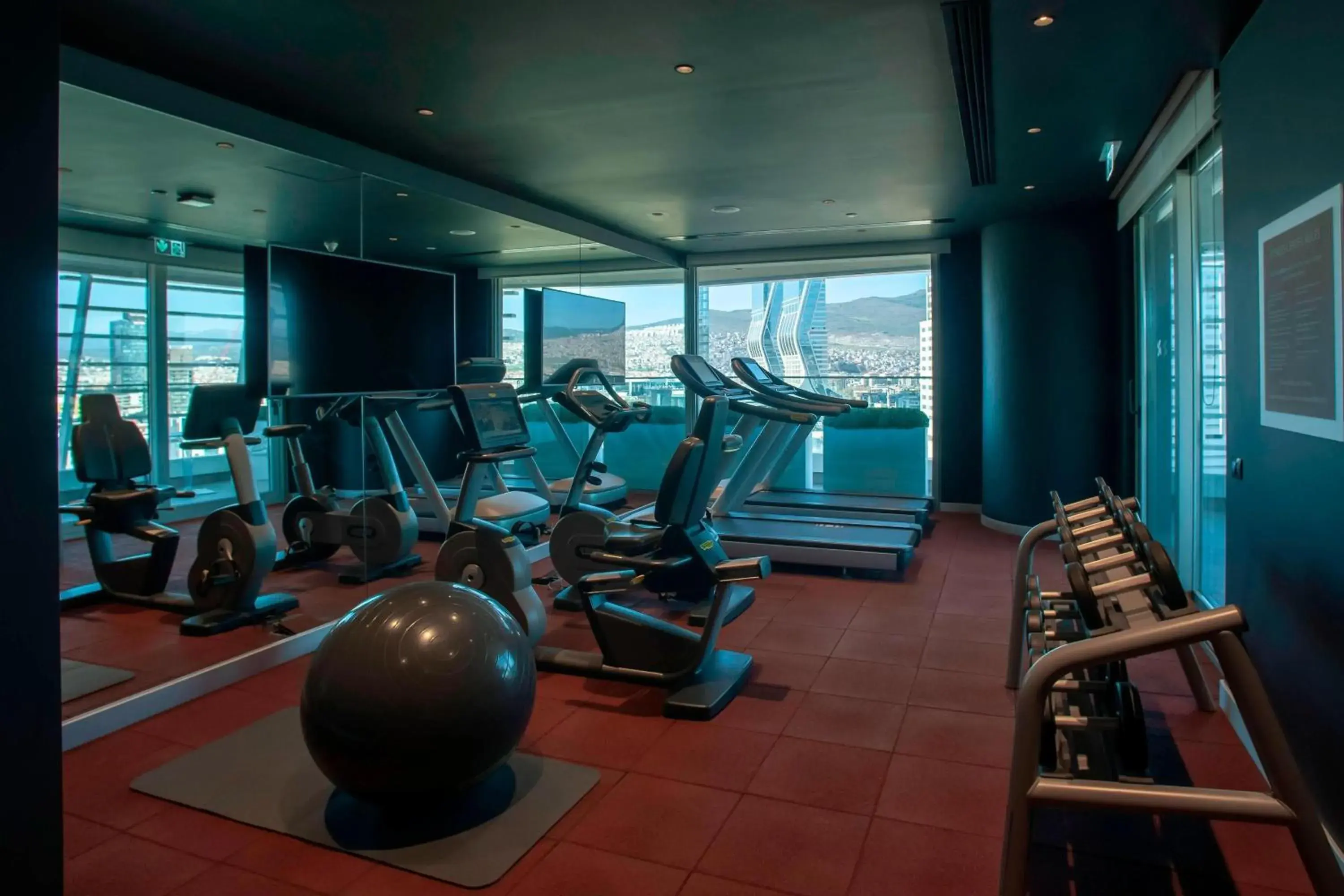 Fitness centre/facilities in Four Points by Sheraton Izmir Fitness centre/facilities in Four Points by Sheraton Izmir