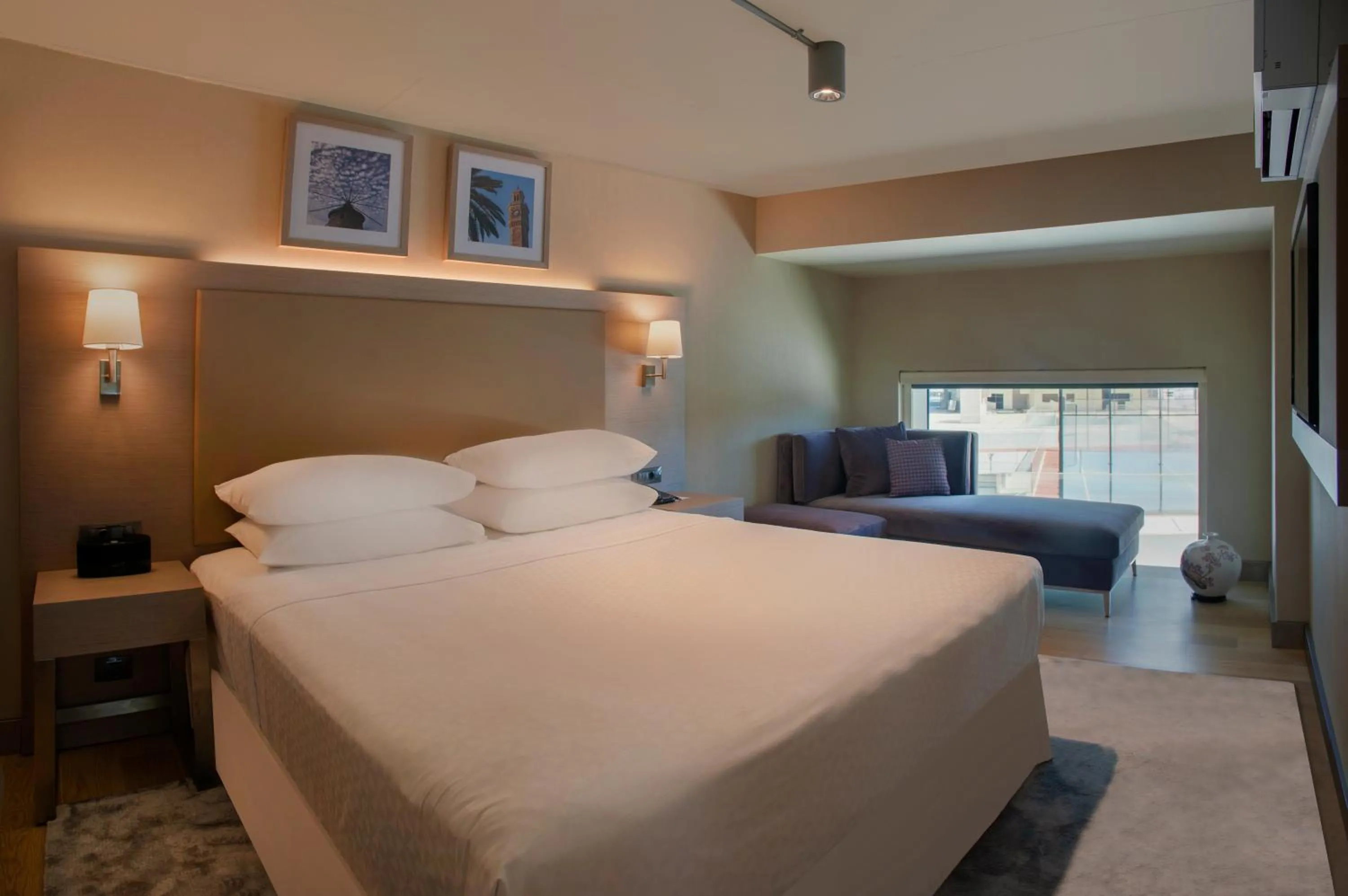 Bedroom, Bed in Four Points by Sheraton Izmir