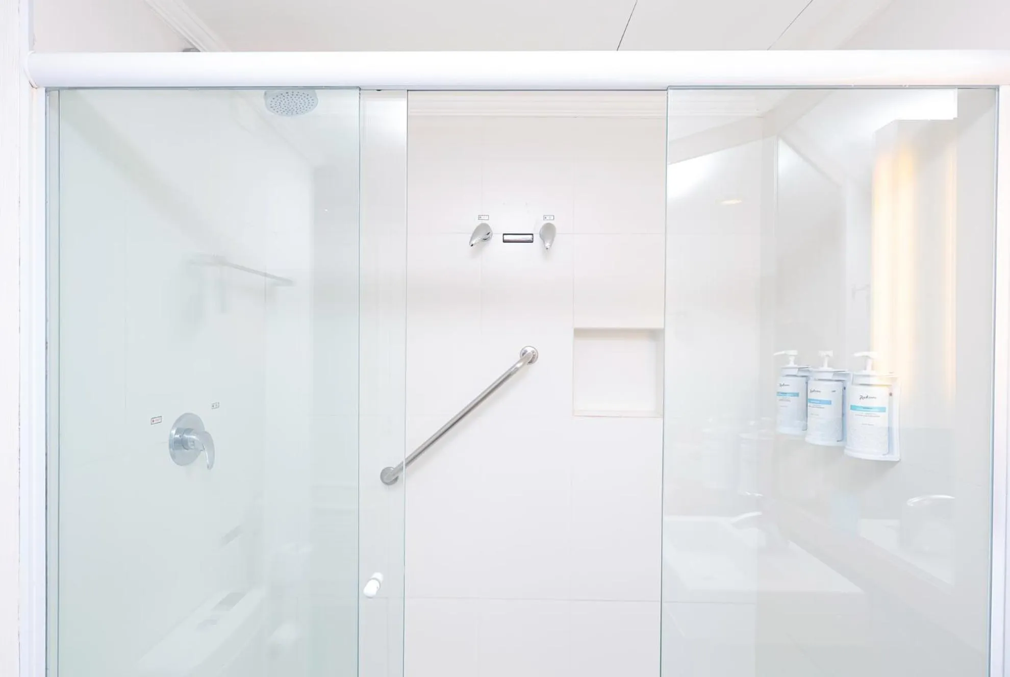 Bathroom in Radisson Oscar Freire