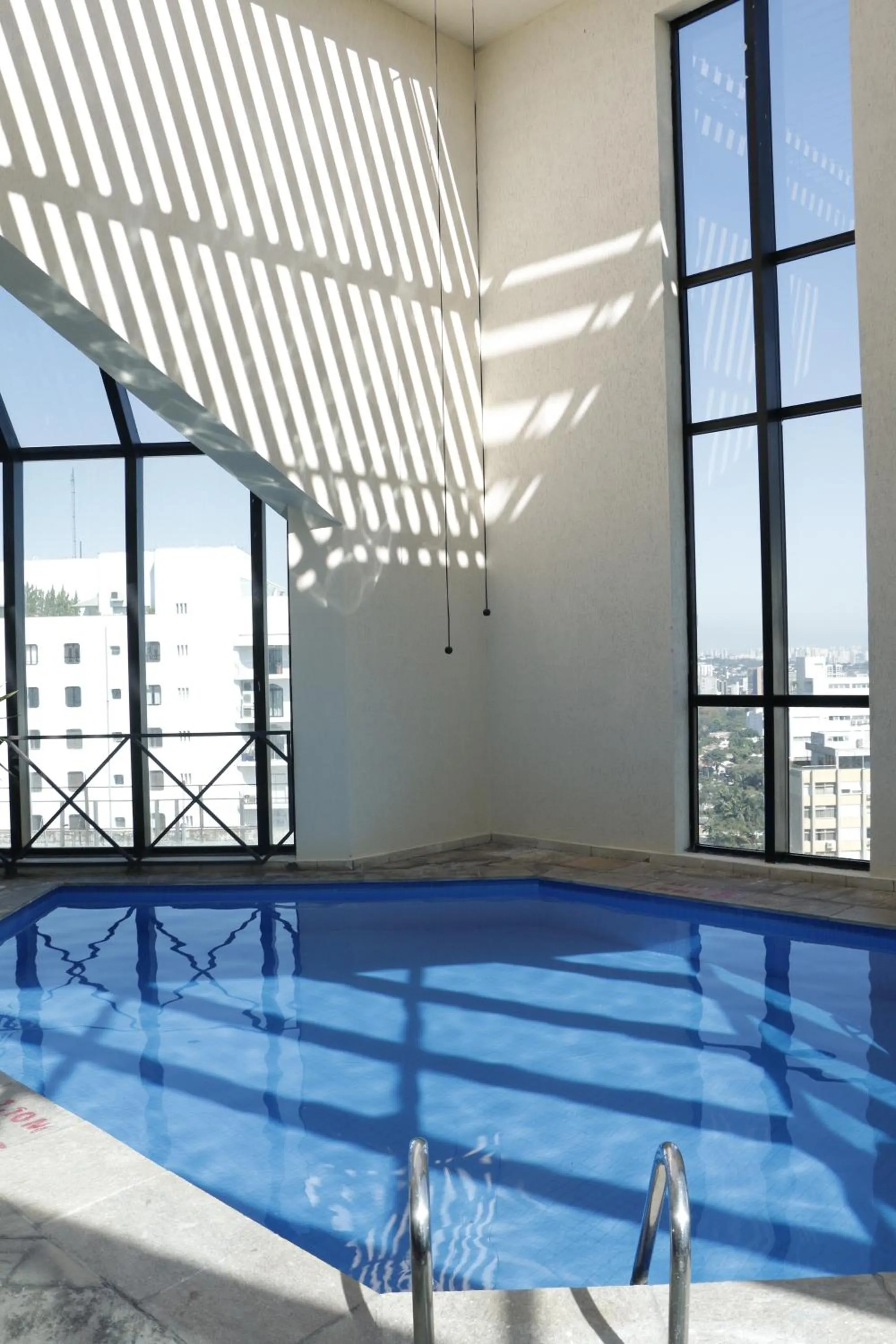 Swimming pool in Radisson Oscar Freire