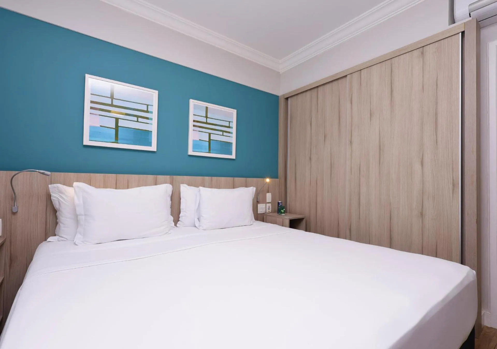 Bed in Radisson Oscar Freire