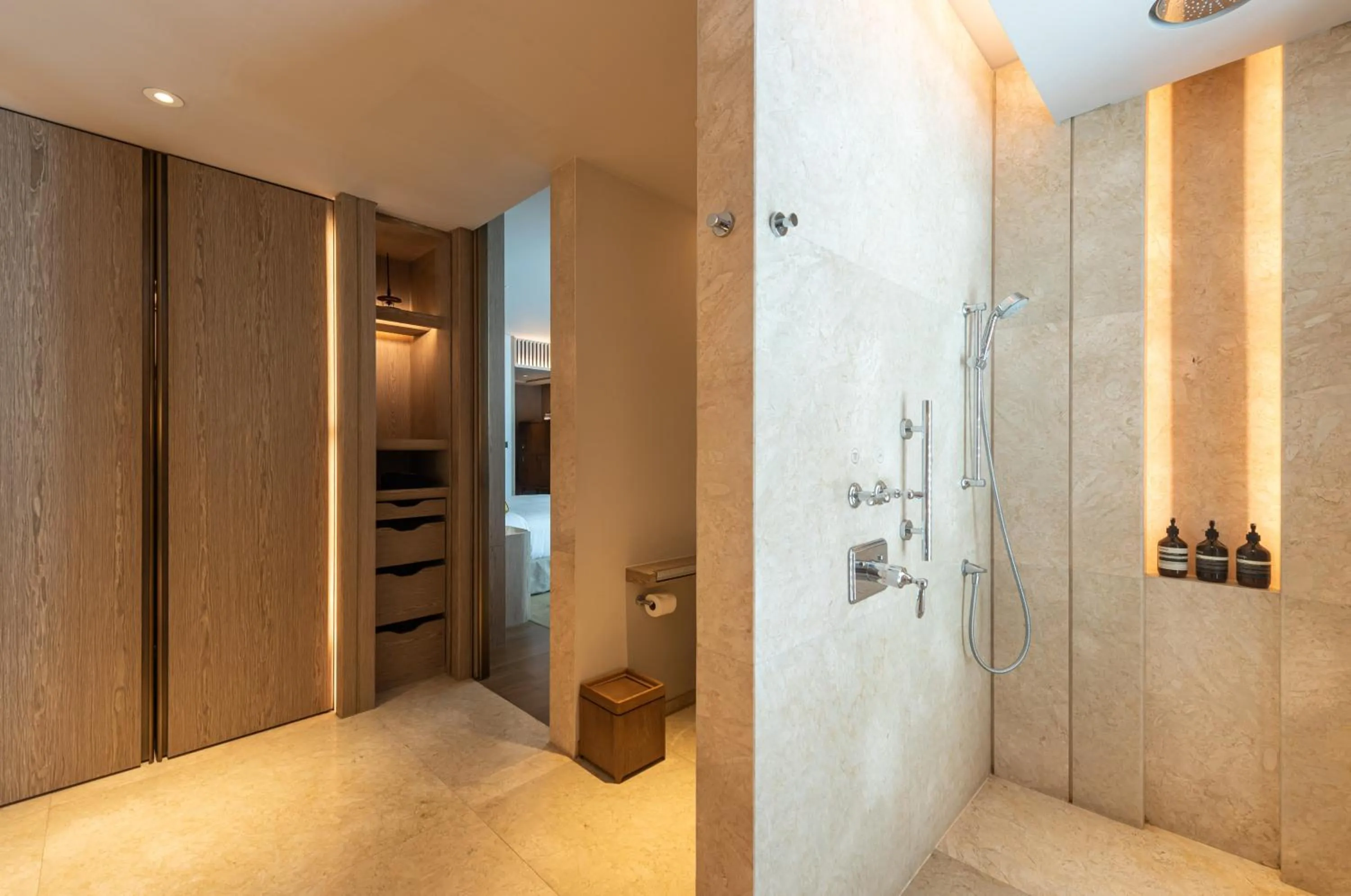 Shower in Waldorf Astoria Bangkok