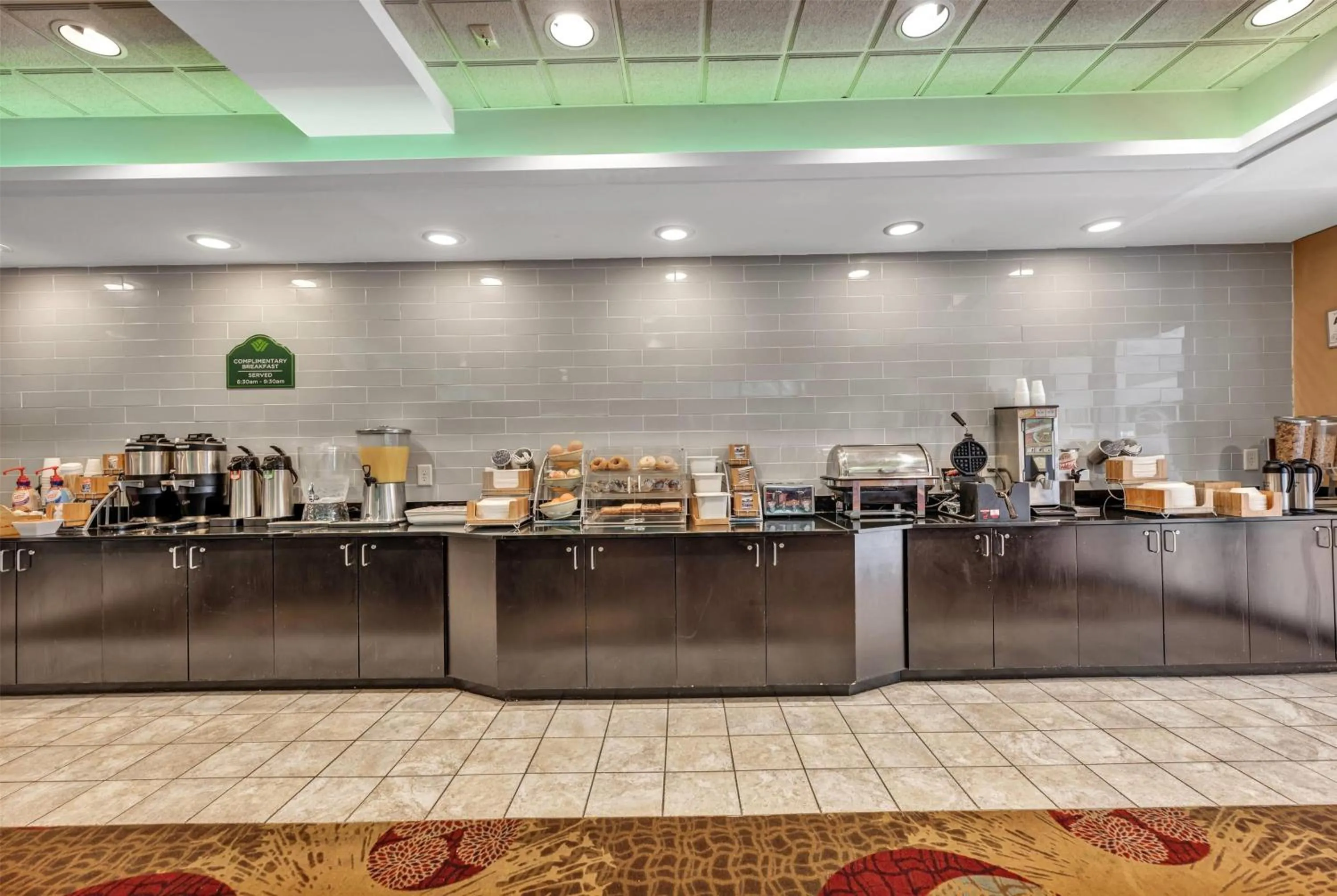 Restaurant/places to eat in Wingate by Wyndham State Arena Raleigh/Cary Hotel