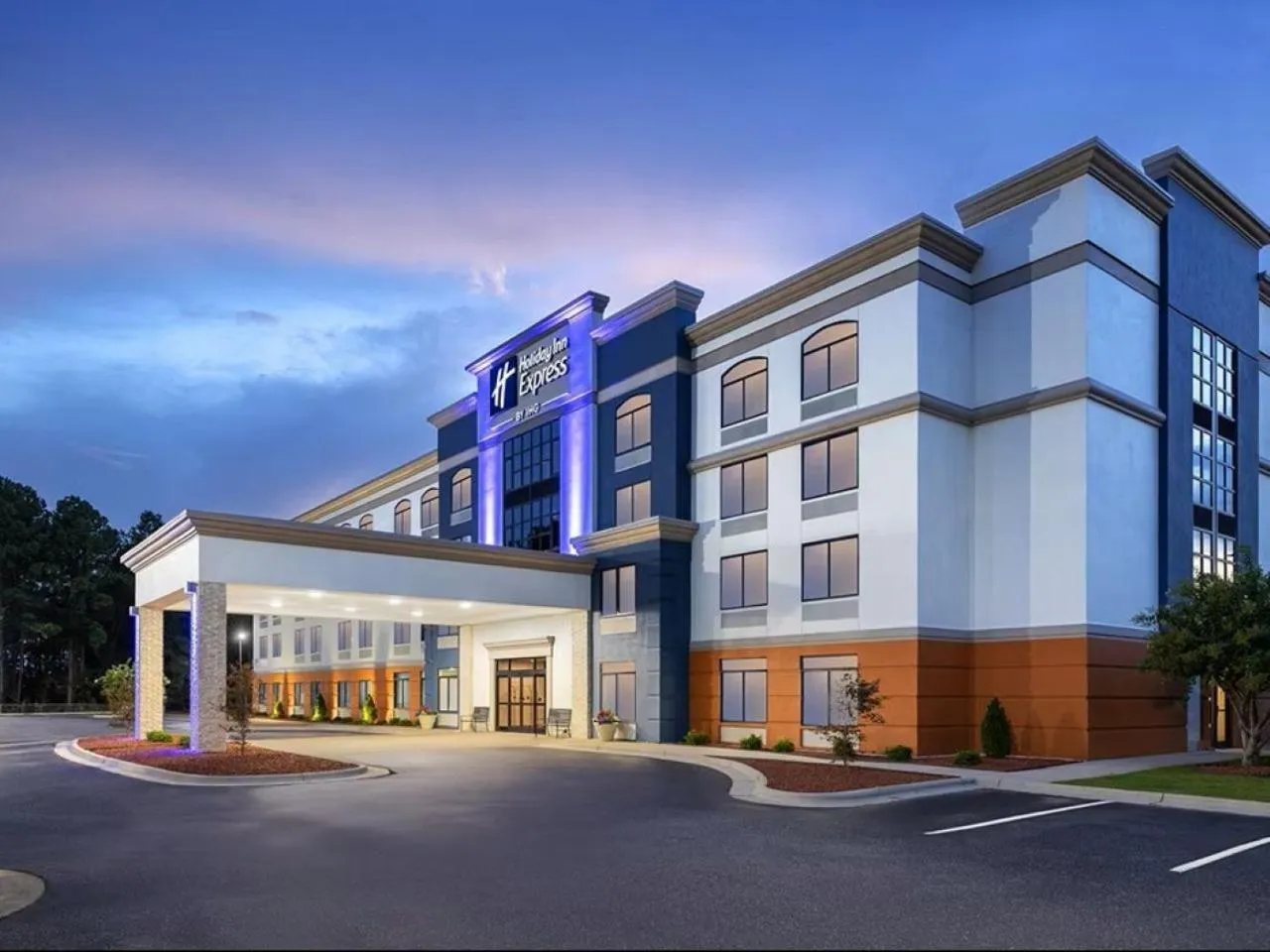 Property building in Holiday Inn Express & Suites Raleigh West - Lenovo Center by IHG