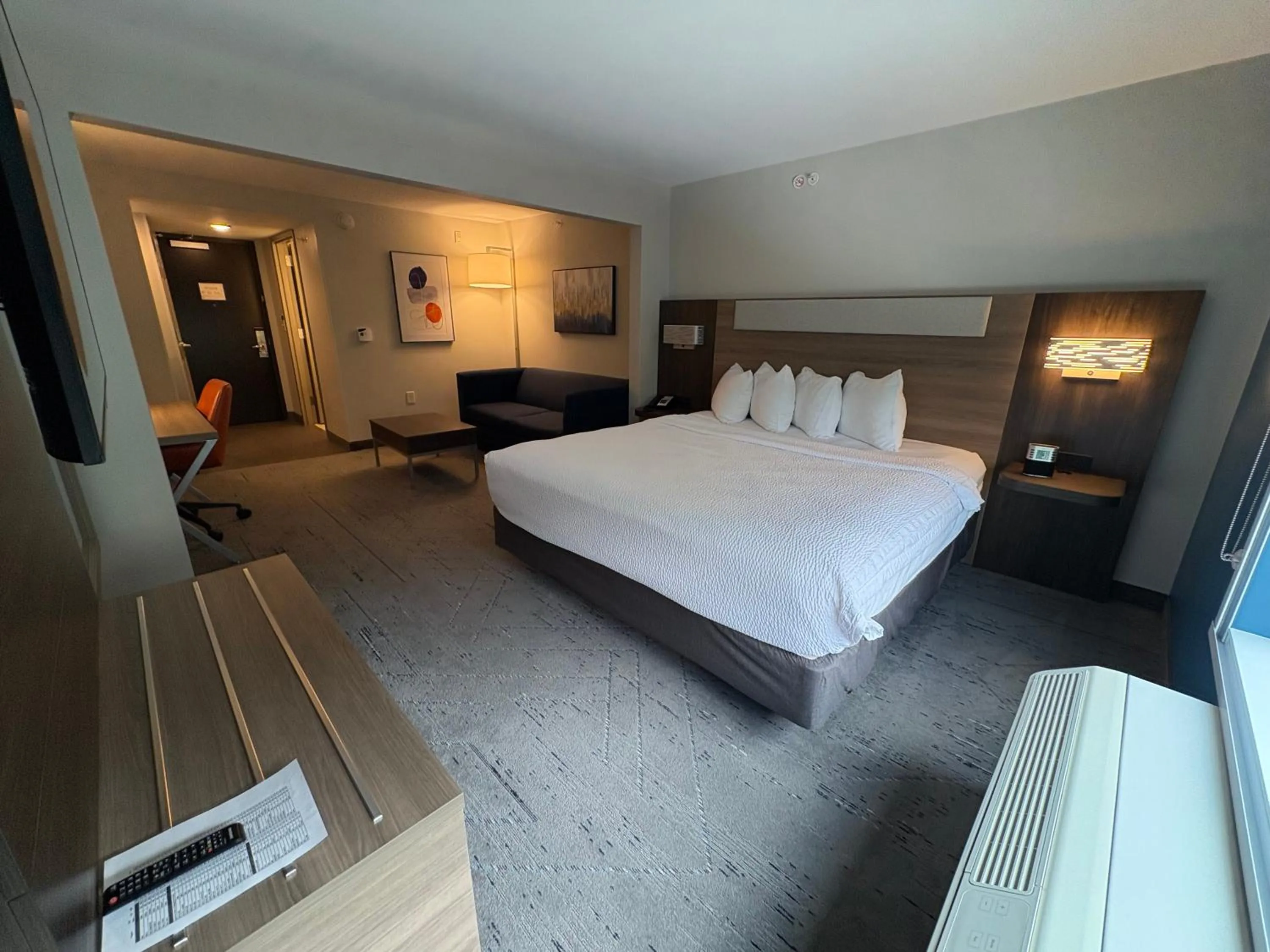 Bedroom, Bed in Wingate by Wyndham State Arena Raleigh/Cary Hotel