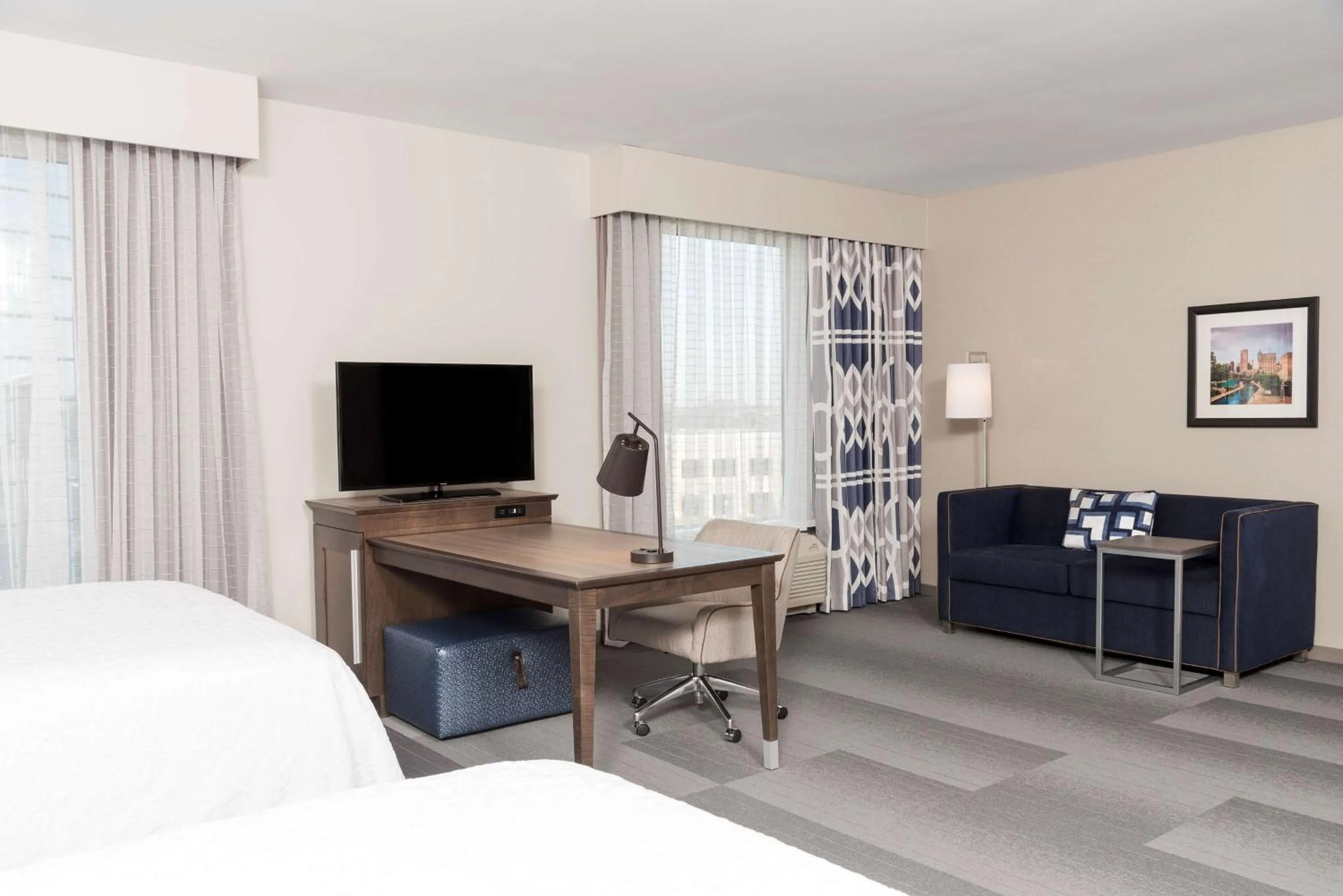 Bedroom, Bed in Hampton Inn & Suites Indianapolis-Keystone, IN