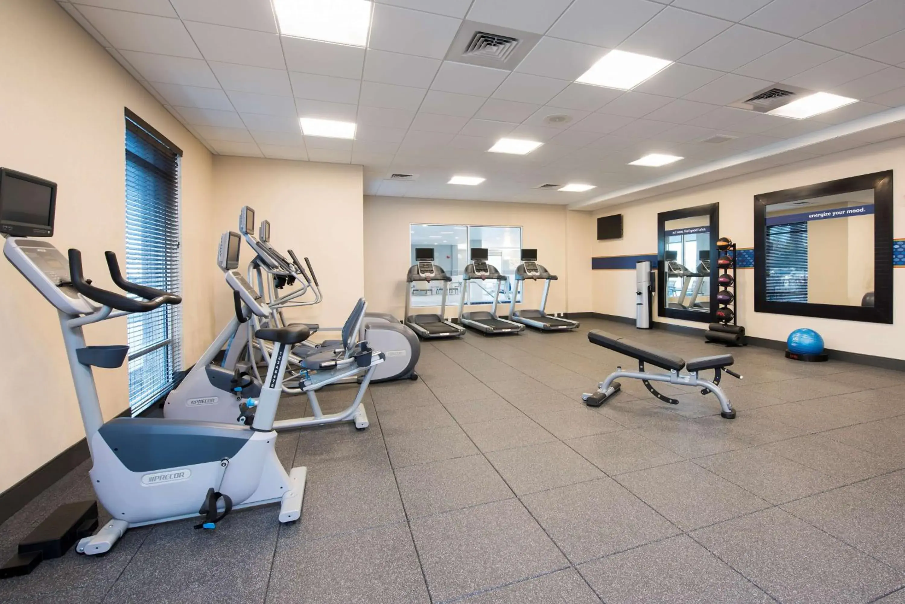 Fitness centre/facilities in Hampton Inn & Suites Indianapolis-Keystone, IN Fitness centre/facilities in Hampton Inn & Suites Indianapolis-Keystone, IN