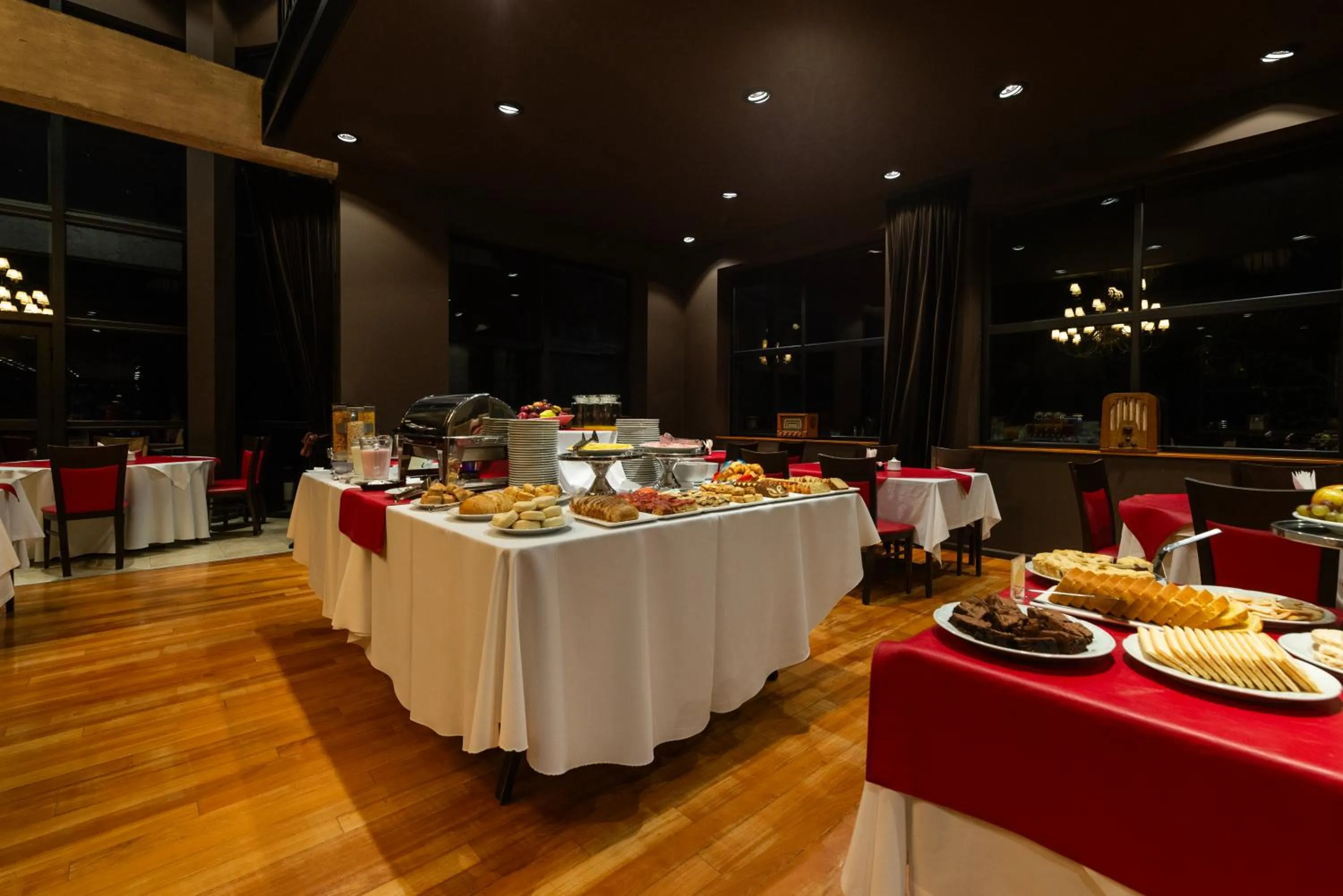 Restaurant/places to eat in Howard Johnson Plaza Jujuy