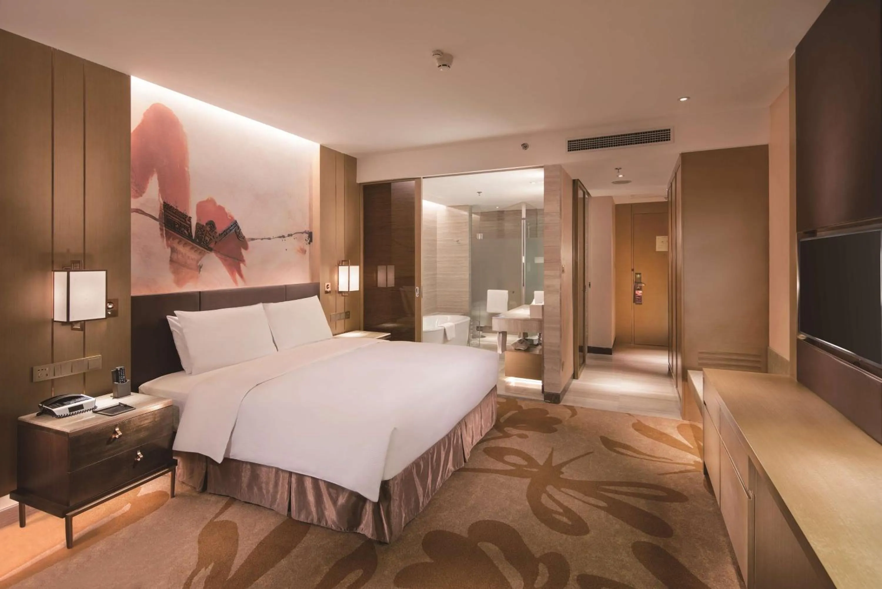 Bathroom, Bed in Hilton Shenyang