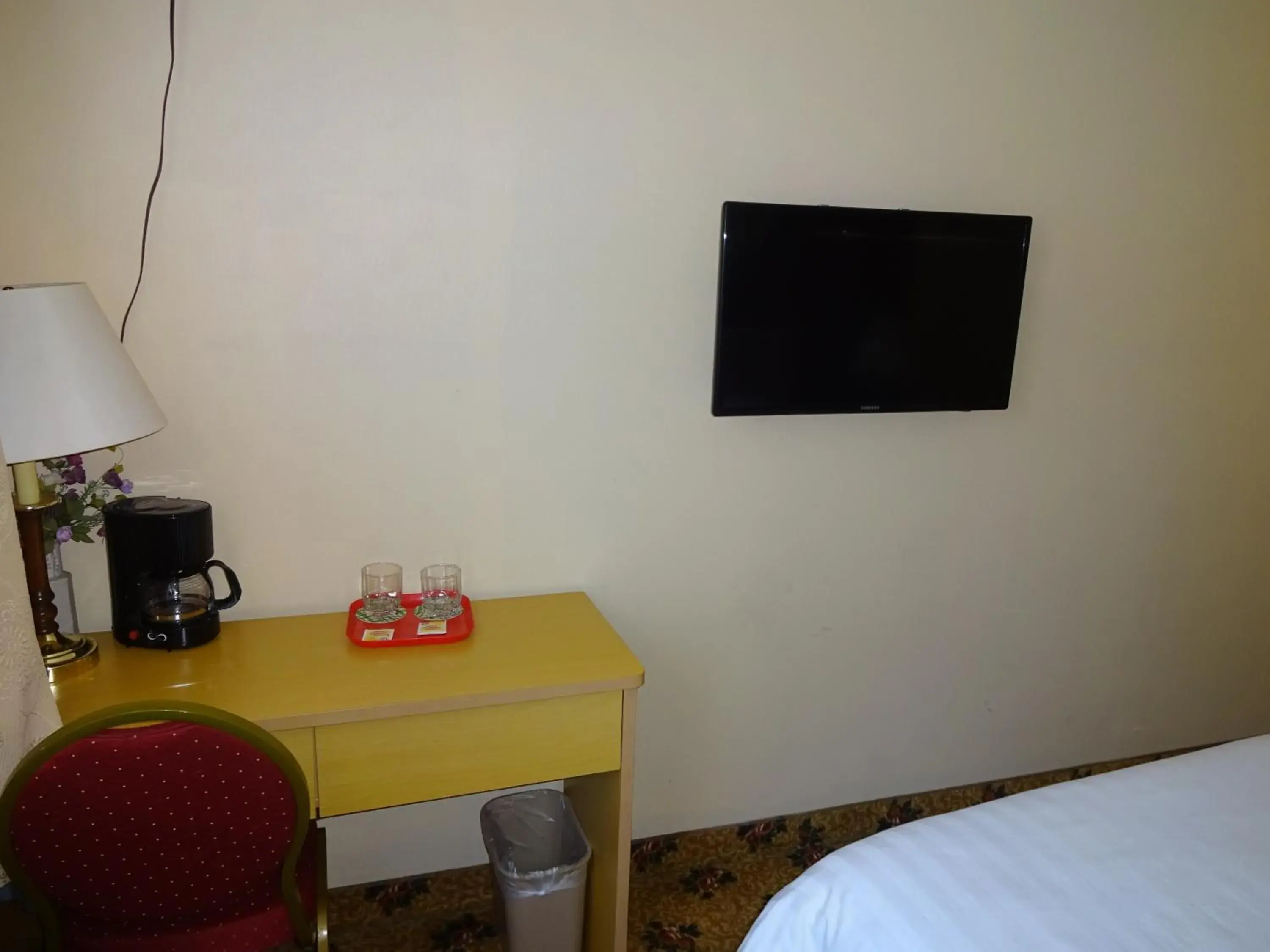 Other, TV/Entertainment Center in Flushing Hotel