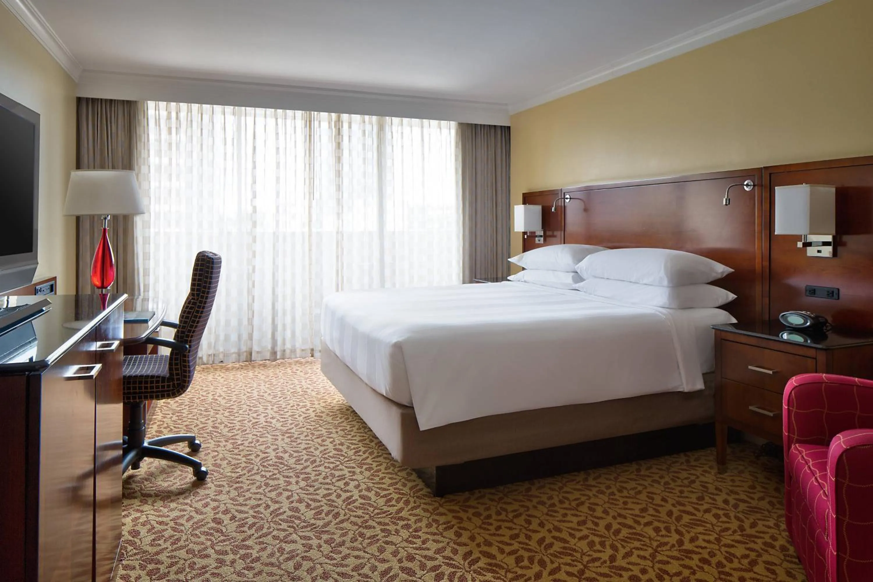 Photo of the whole room, Bed in Wyndham Atlanta Buckhead Hotel & Conference Center