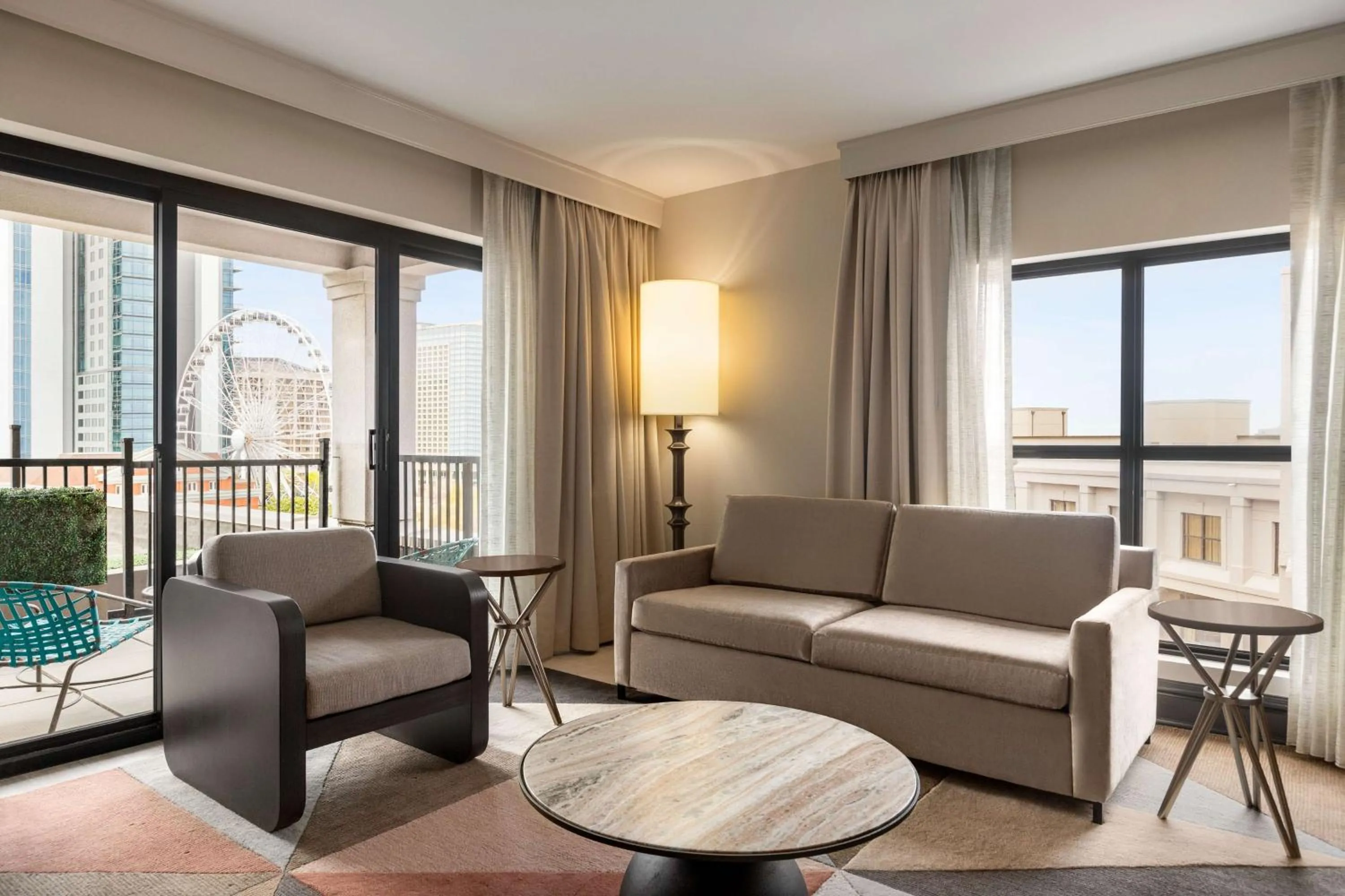 Living room in The American Hotel Atlanta Downtown-a Doubletree by Hilton