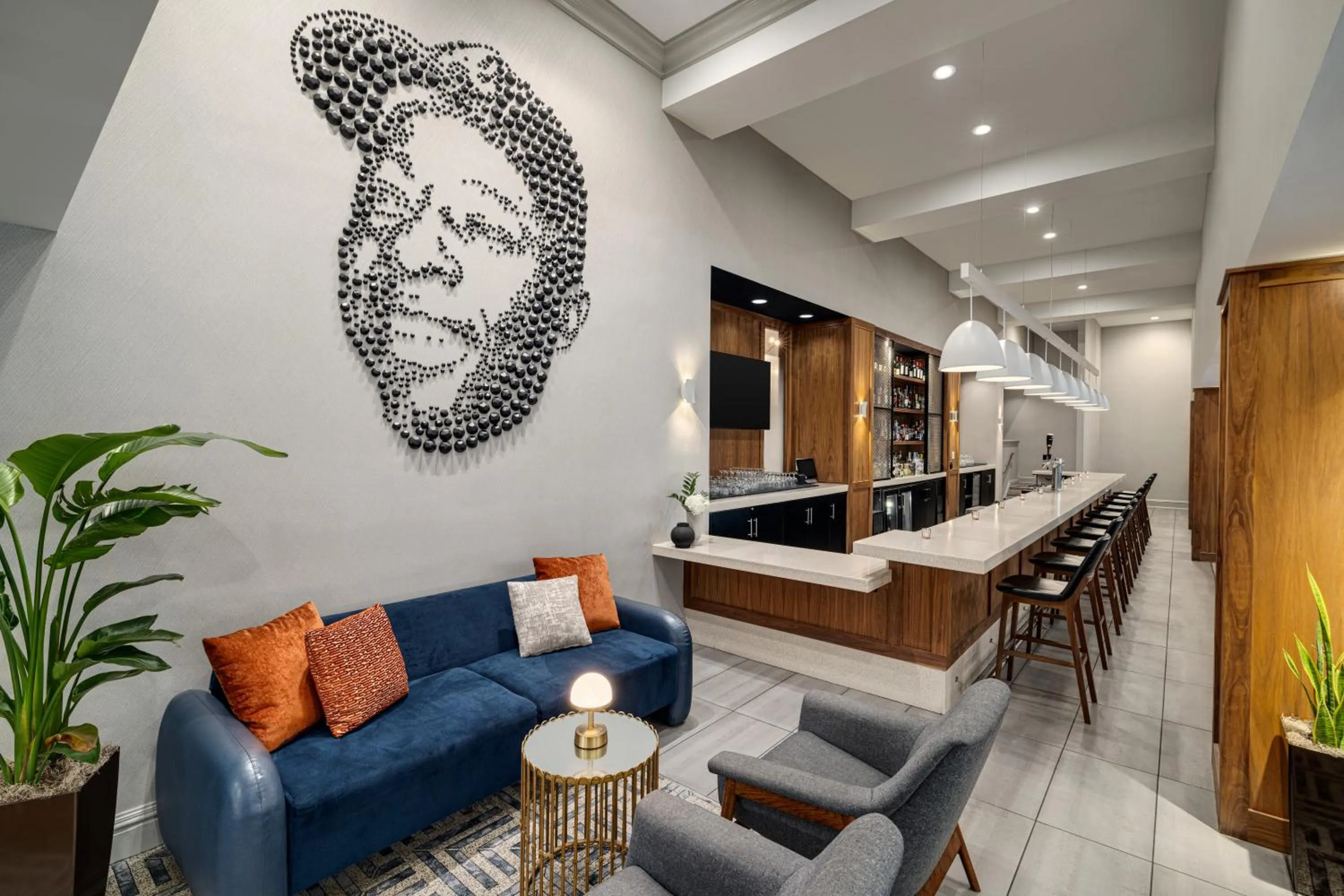 Lounge or bar in The American Hotel Atlanta Downtown-a Doubletree by Hilton