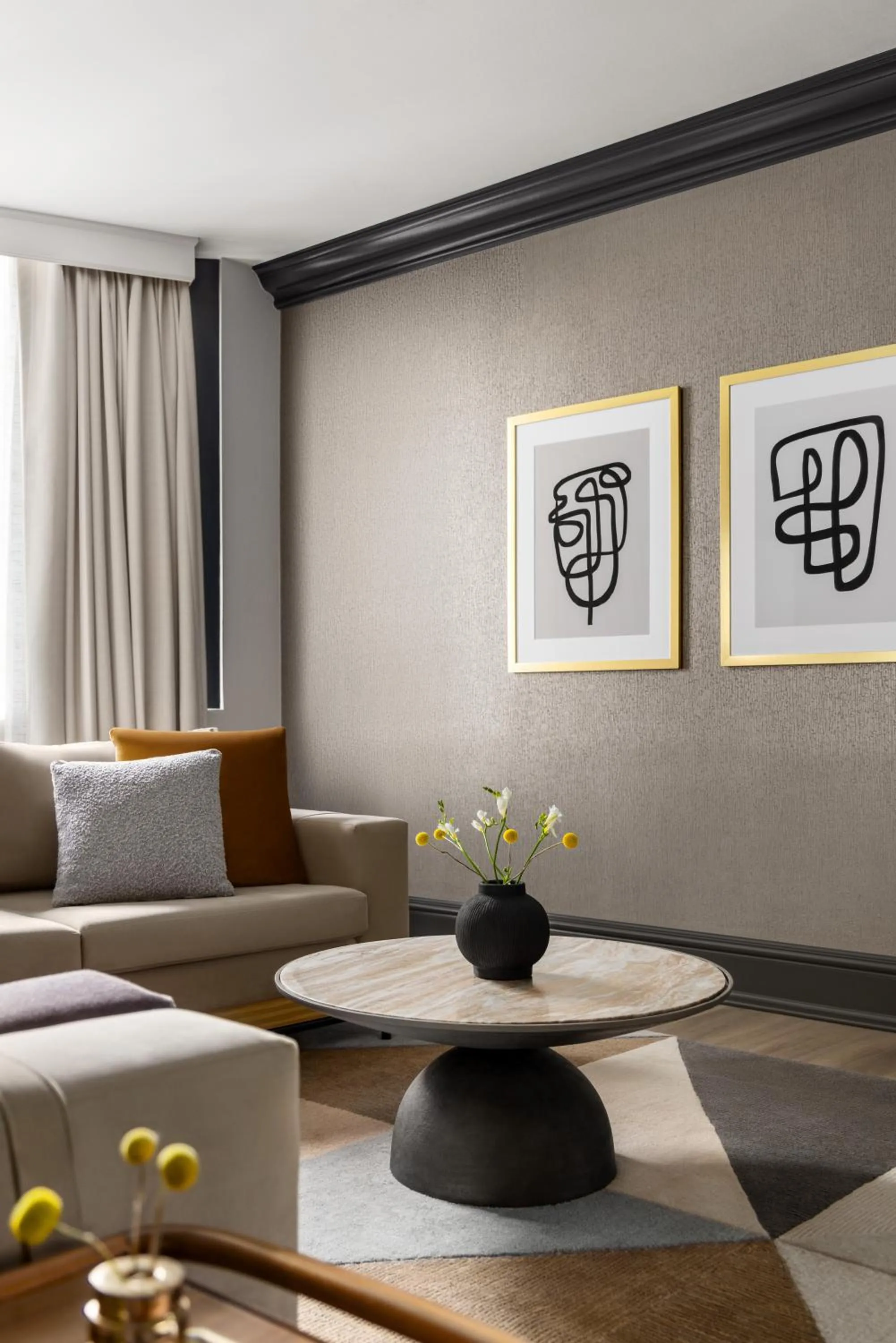 Seating area in The American Hotel Atlanta Downtown-a Doubletree by Hilton