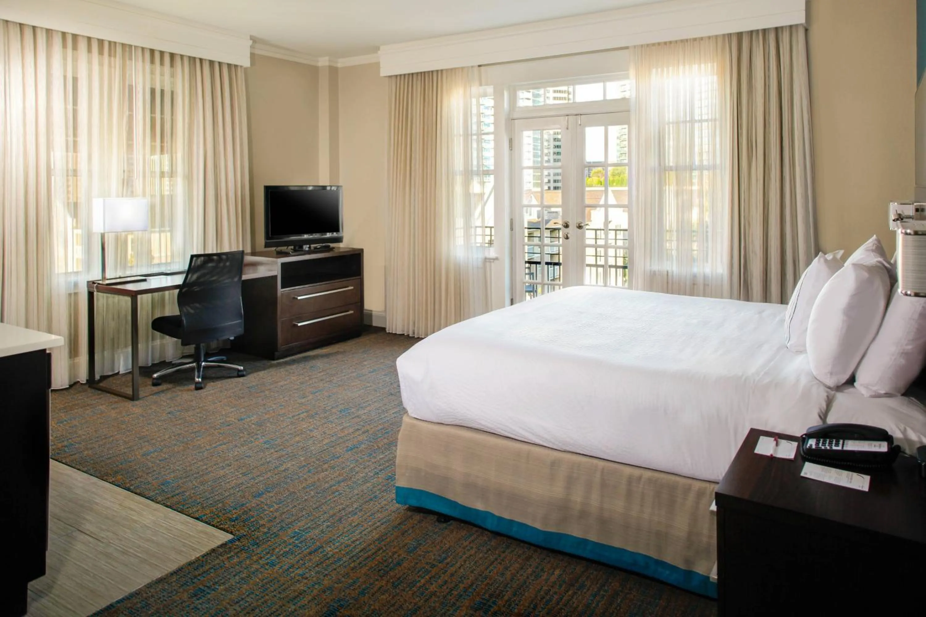 Photo of the whole room, Bed in Residence Inn by Marriott Atlanta Midtown/Georgia Tech