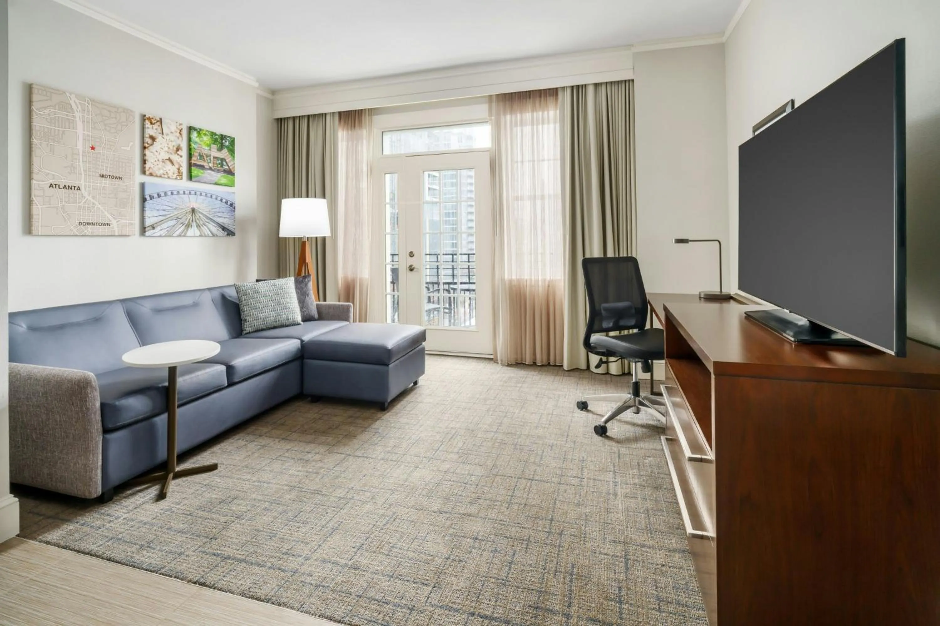 Living room in Residence Inn by Marriott Atlanta Midtown/Georgia Tech