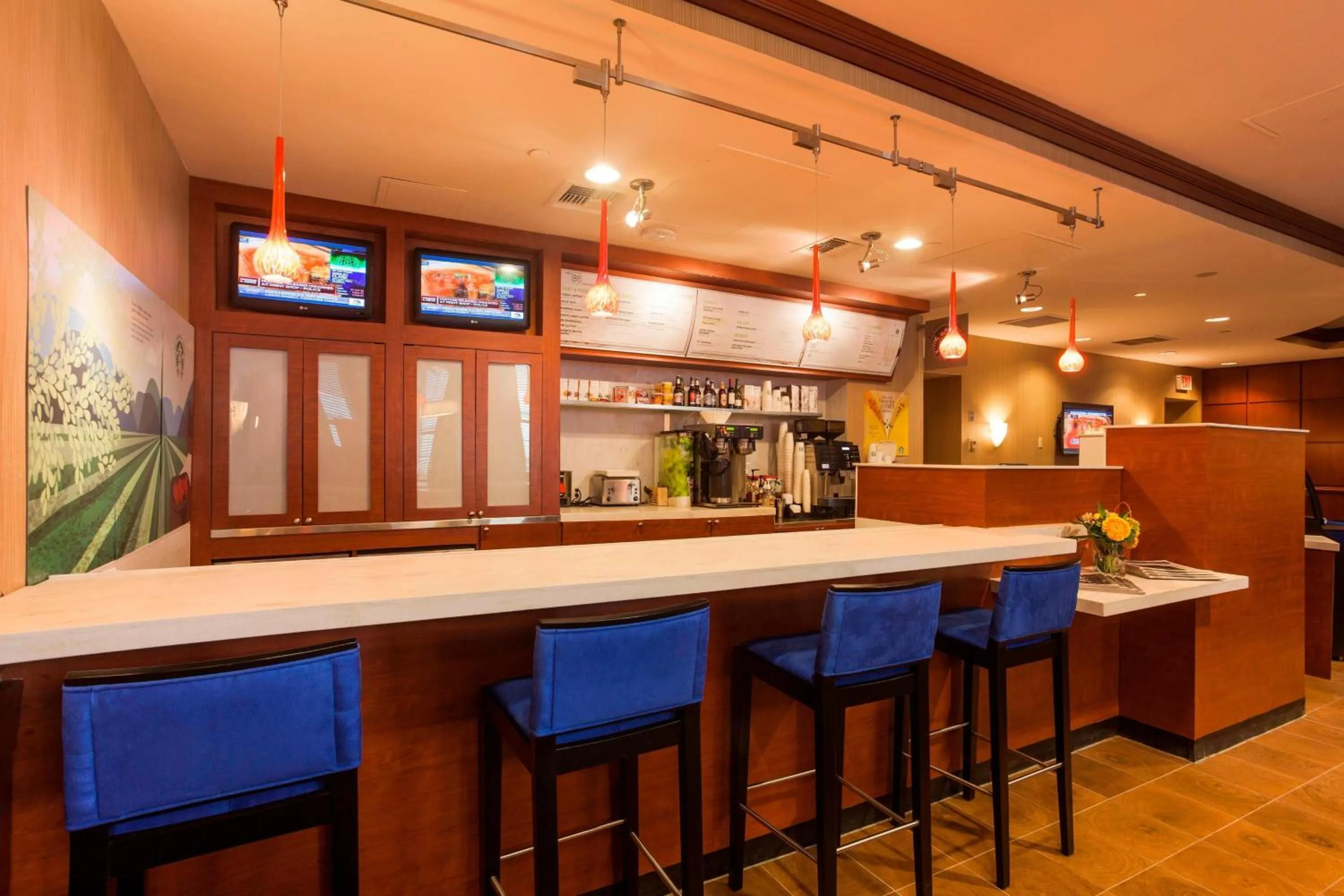 Restaurant/places to eat in Courtyard Boston Copley Square