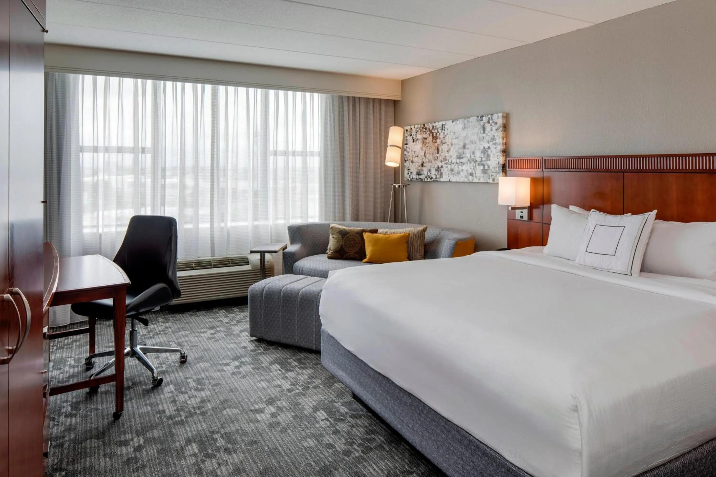 Photo of the whole room, Bed in Courtyard by Marriott Boston Logan Airport