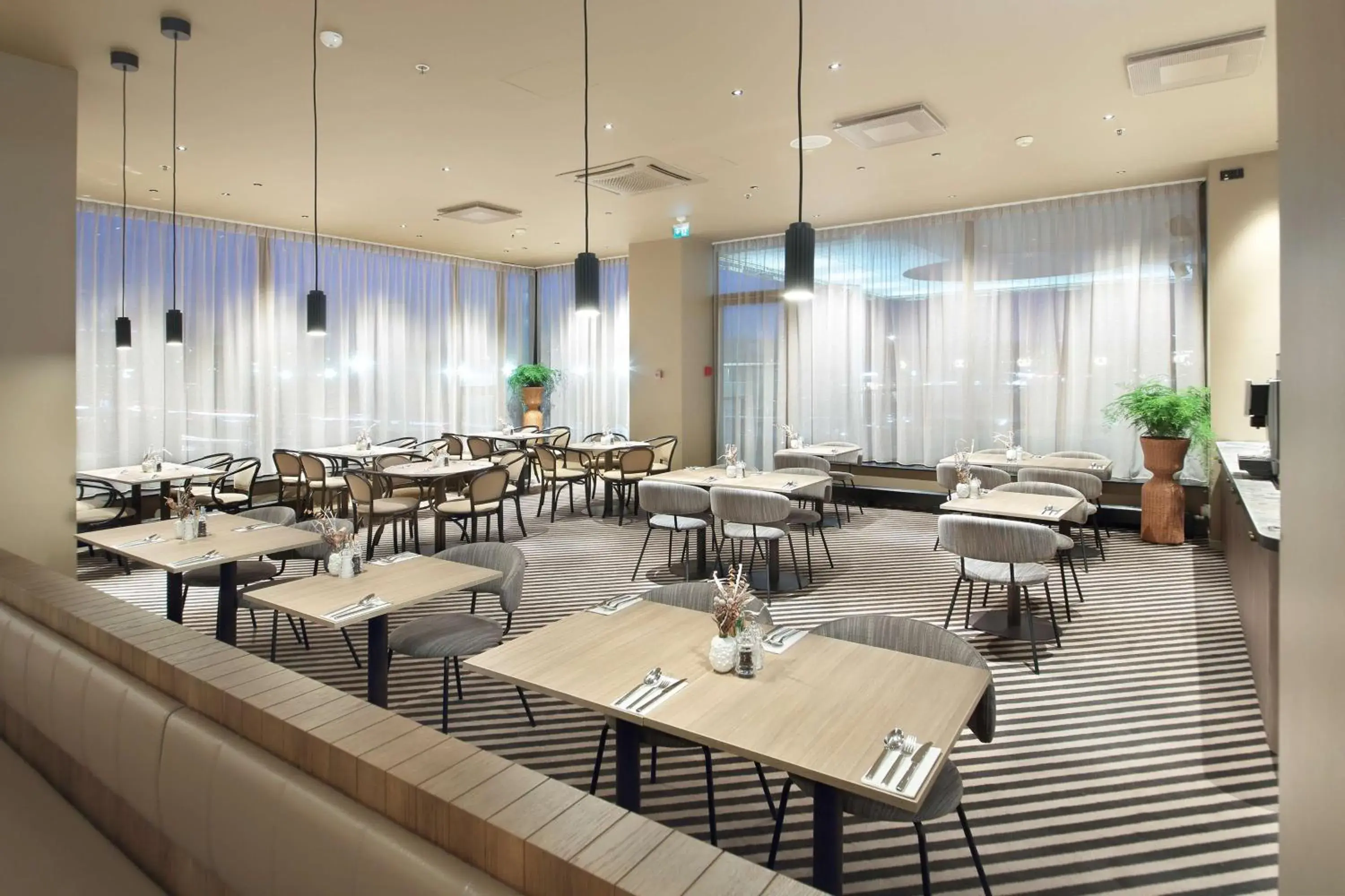 Restaurant/places to eat in Radisson Blu Hotel Lietuva Restaurant/places to eat in Radisson Blu Hotel Lietuva