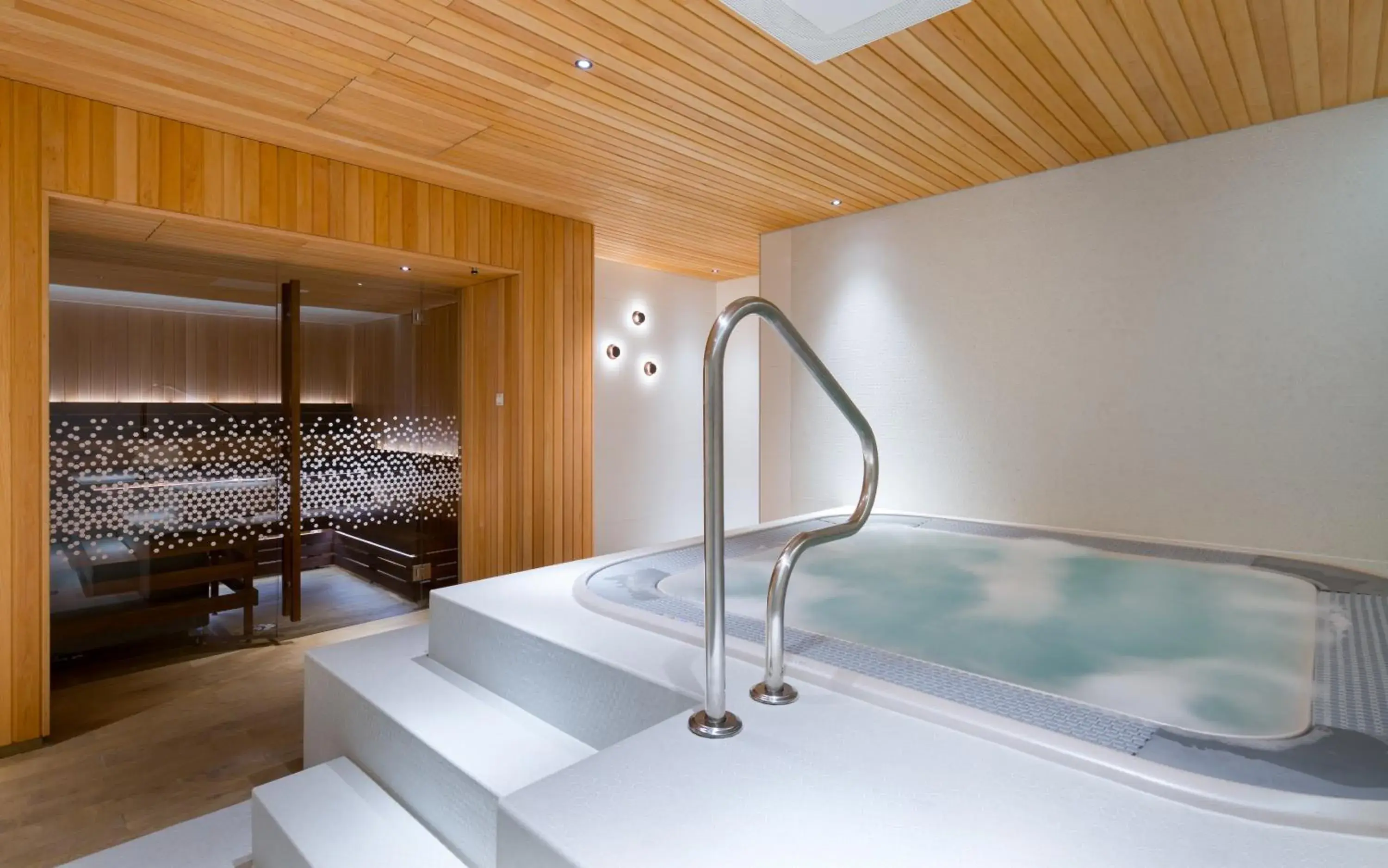 Spa and wellness centre/facilities, Bed in Radisson Blu Hotel Lietuva Spa and wellness centre/facilities, Bed in Radisson Blu Hotel Lietuva
