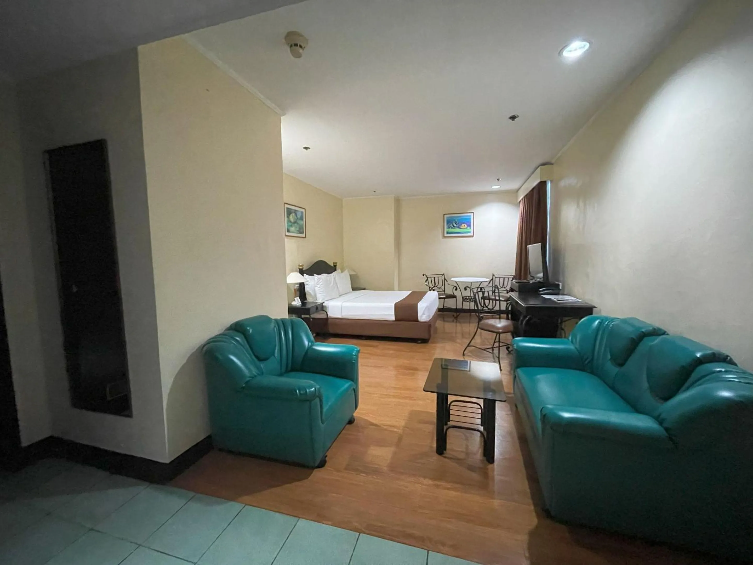 Golden Peak Hotel & Suites powered by Cocotel